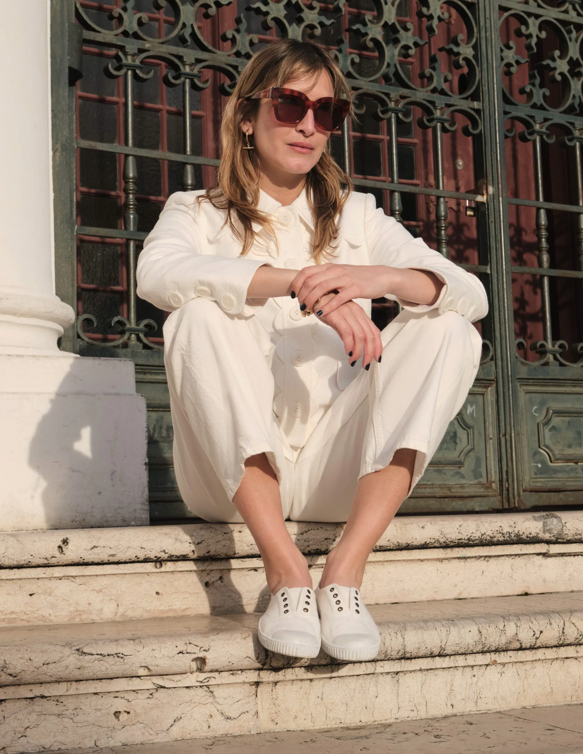 Barrel Leg Jeans-White classic silhouette