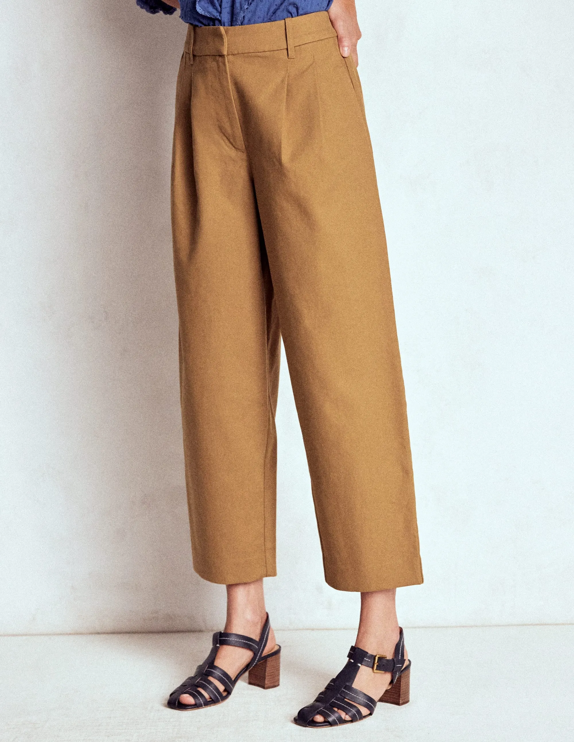 Bloomsbury Cotton Trousers-Camel athletic look