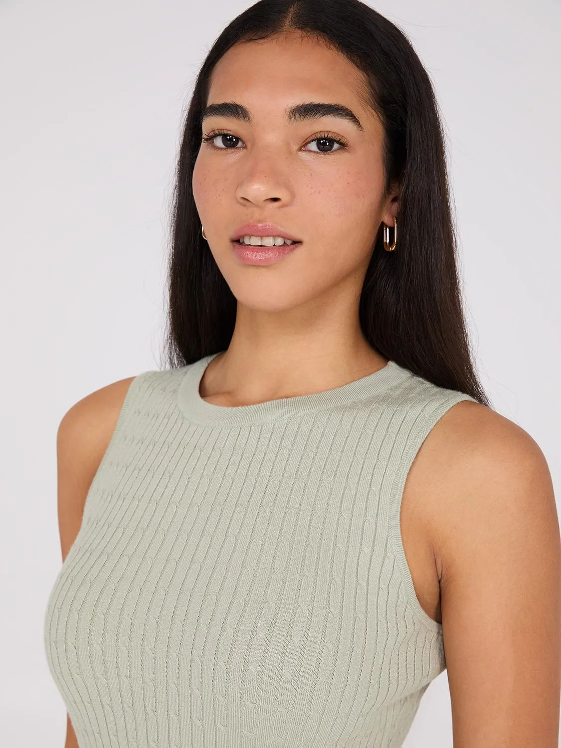 Cable Knit Sleeveless Sweater hot days