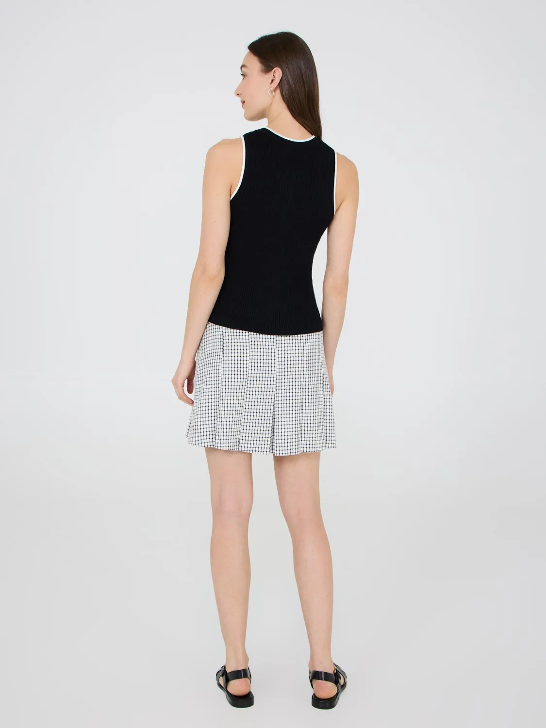Contrast Piping Button-Front Tank Top modern edge