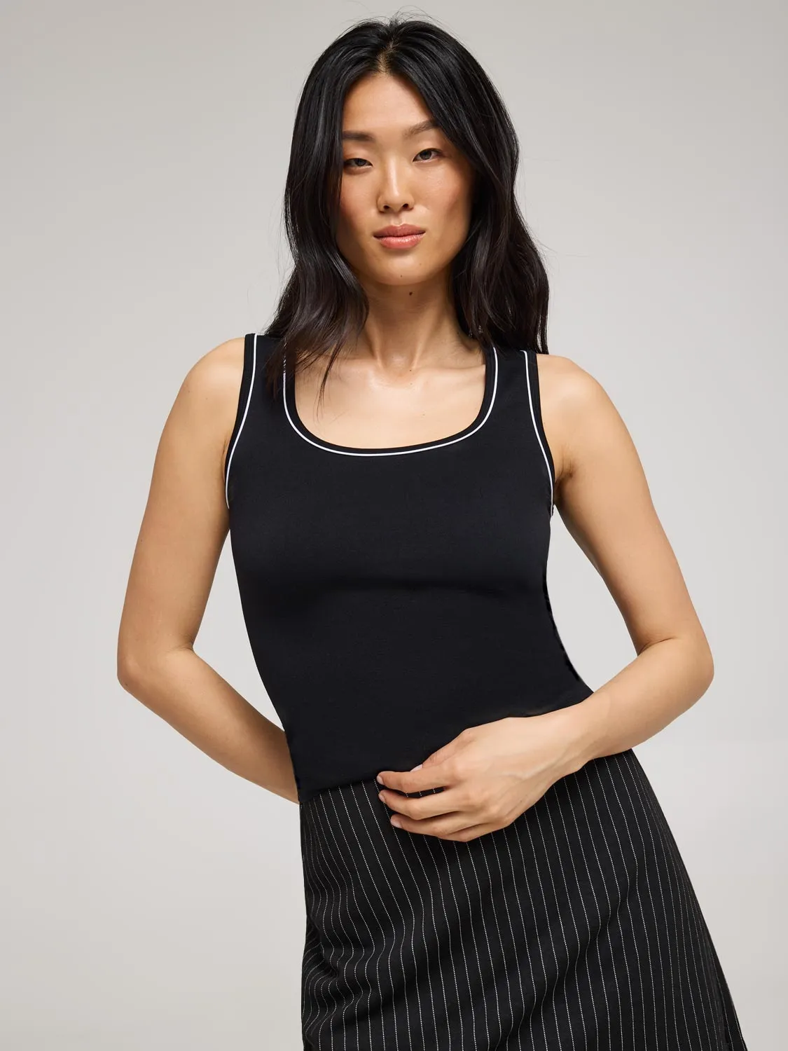 Contrast Trim Scoop Neck Tank Top timeless chic
