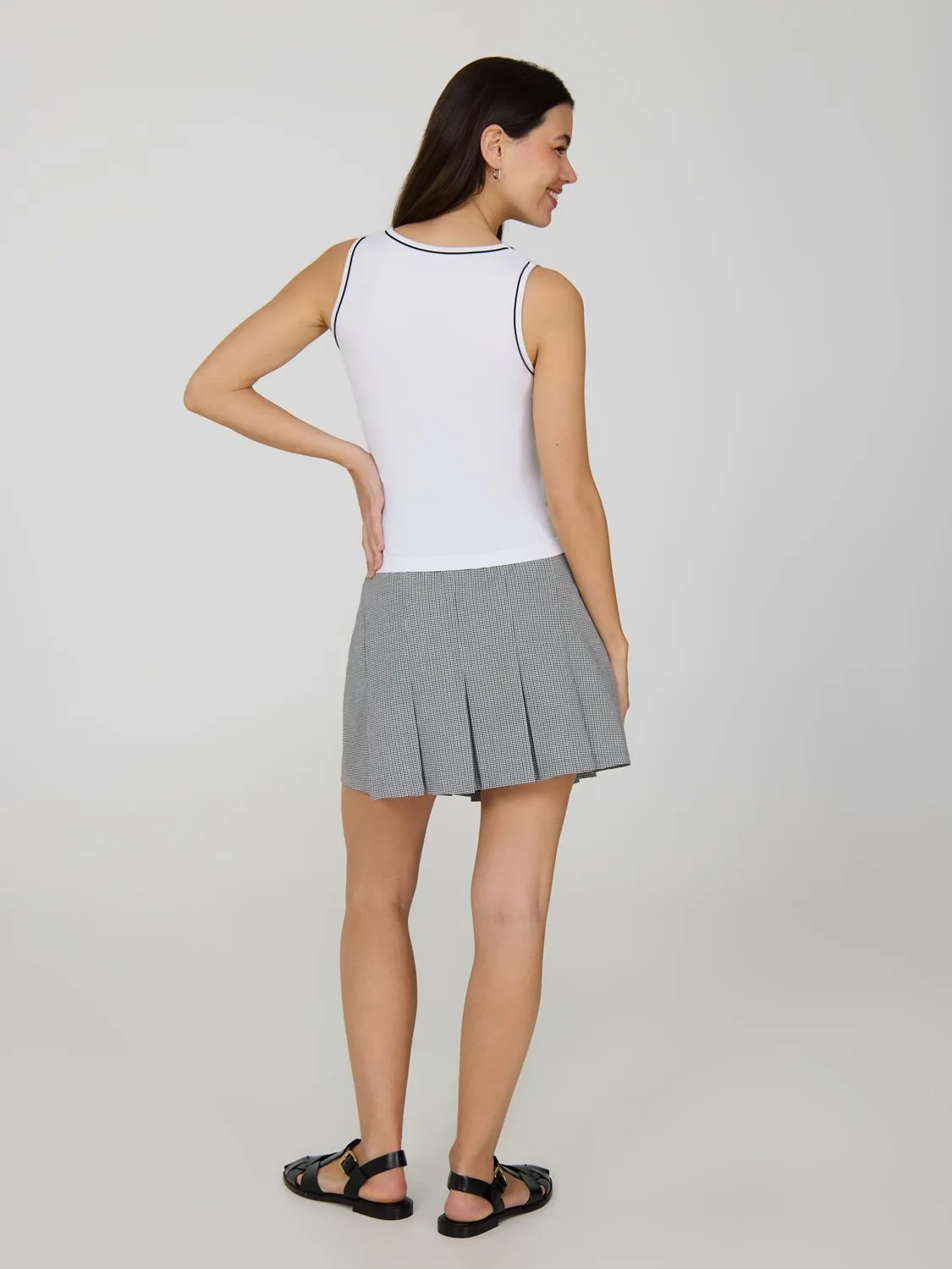 Contrast Trim Scoop Neck Tank Top full mobility