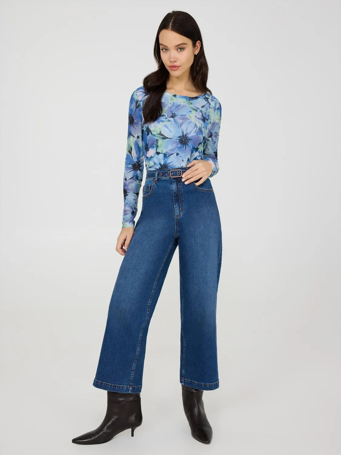 Cropped Wide-Leg Belted Jeans street style