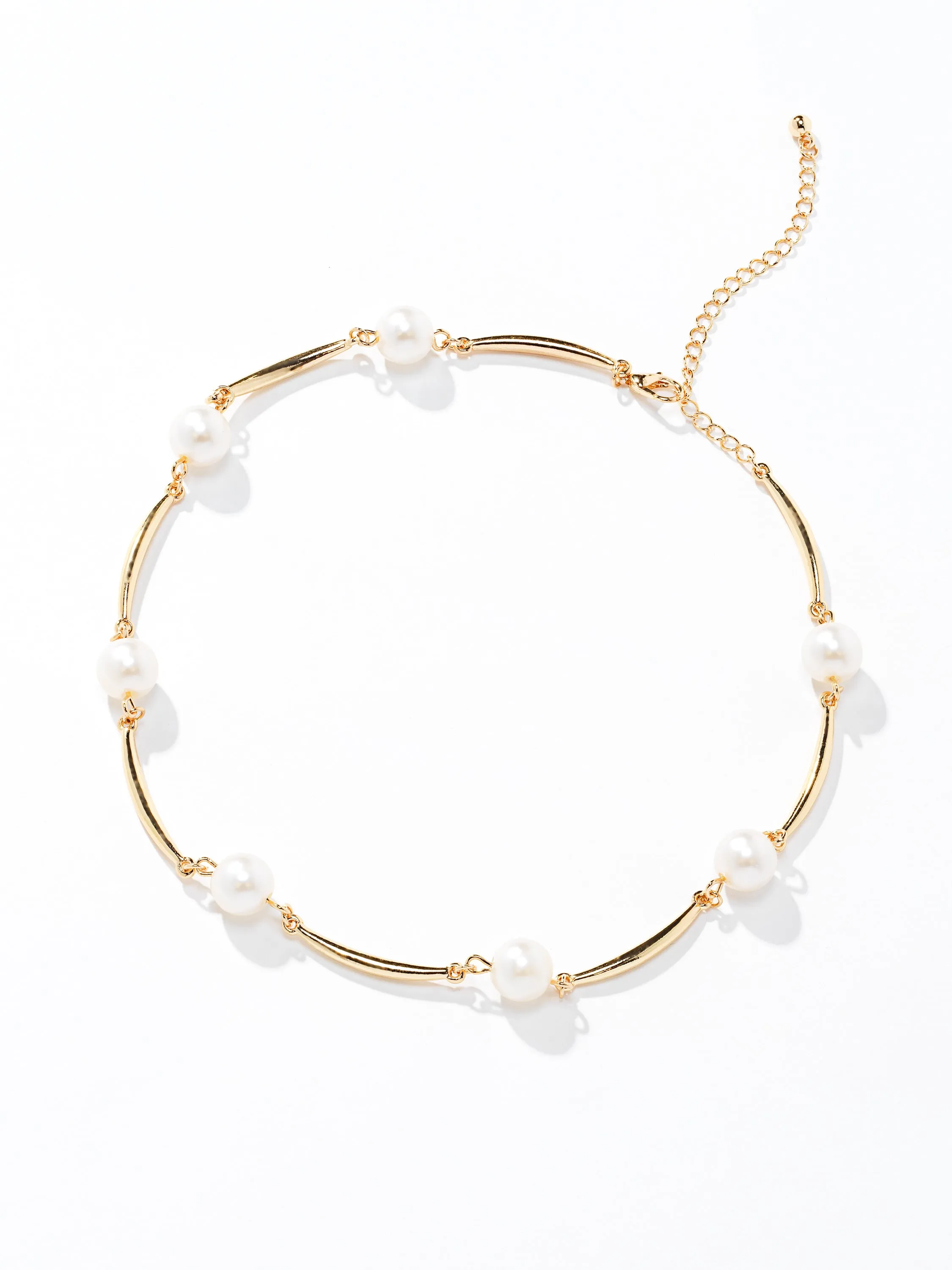 Delicate Pearl Necklace minimalist style