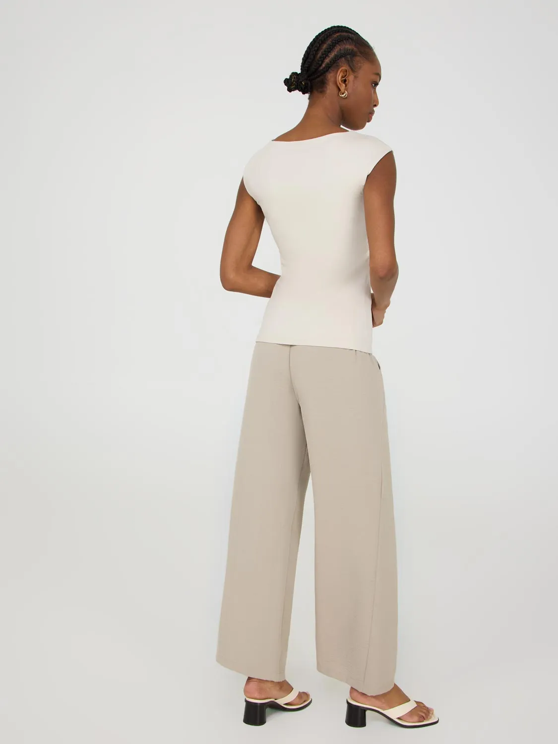 Double Layer Boat Neck Sleeveless Top sharp base