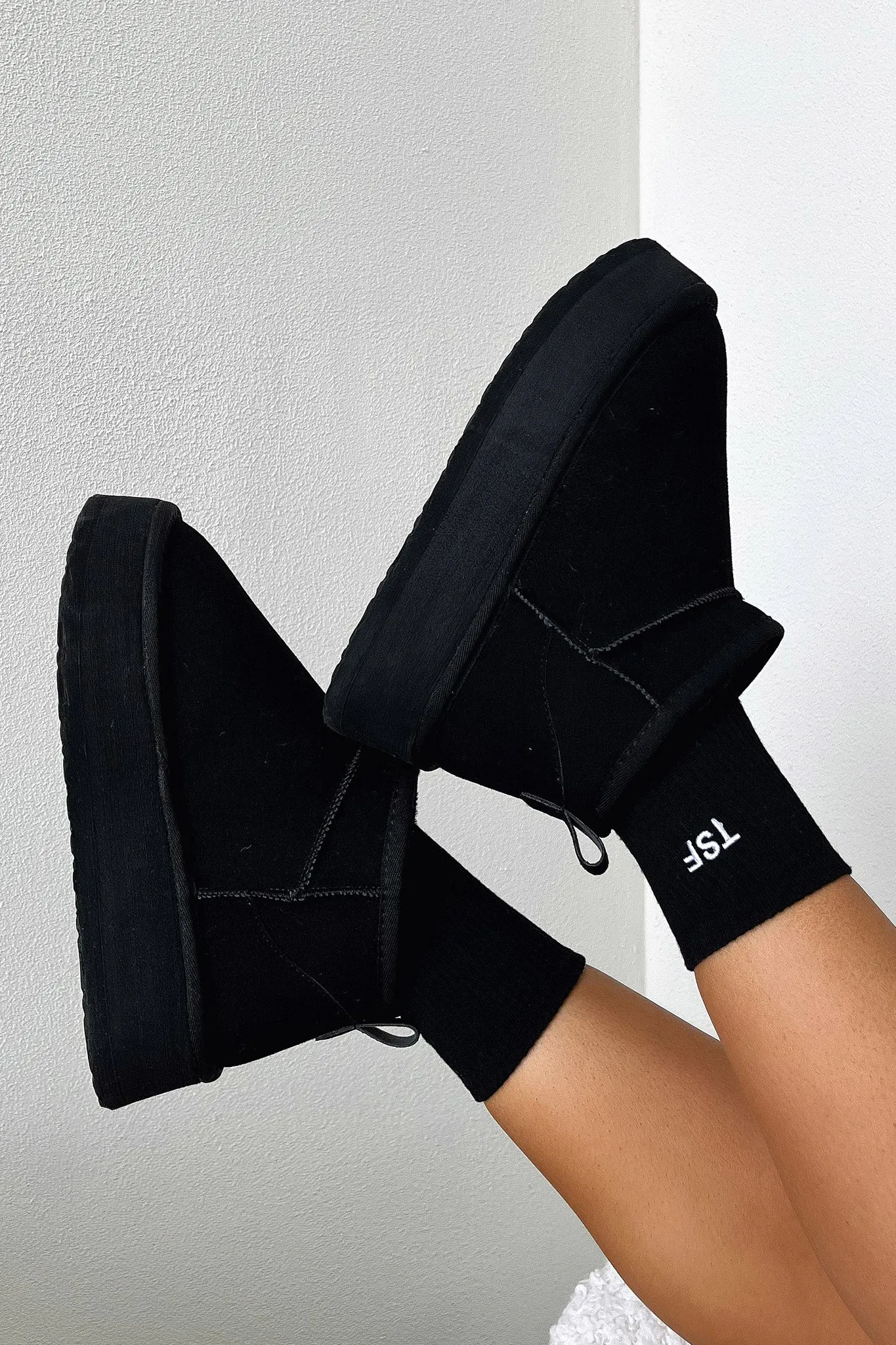 Eesha Platform Boots - Black fashion versatile