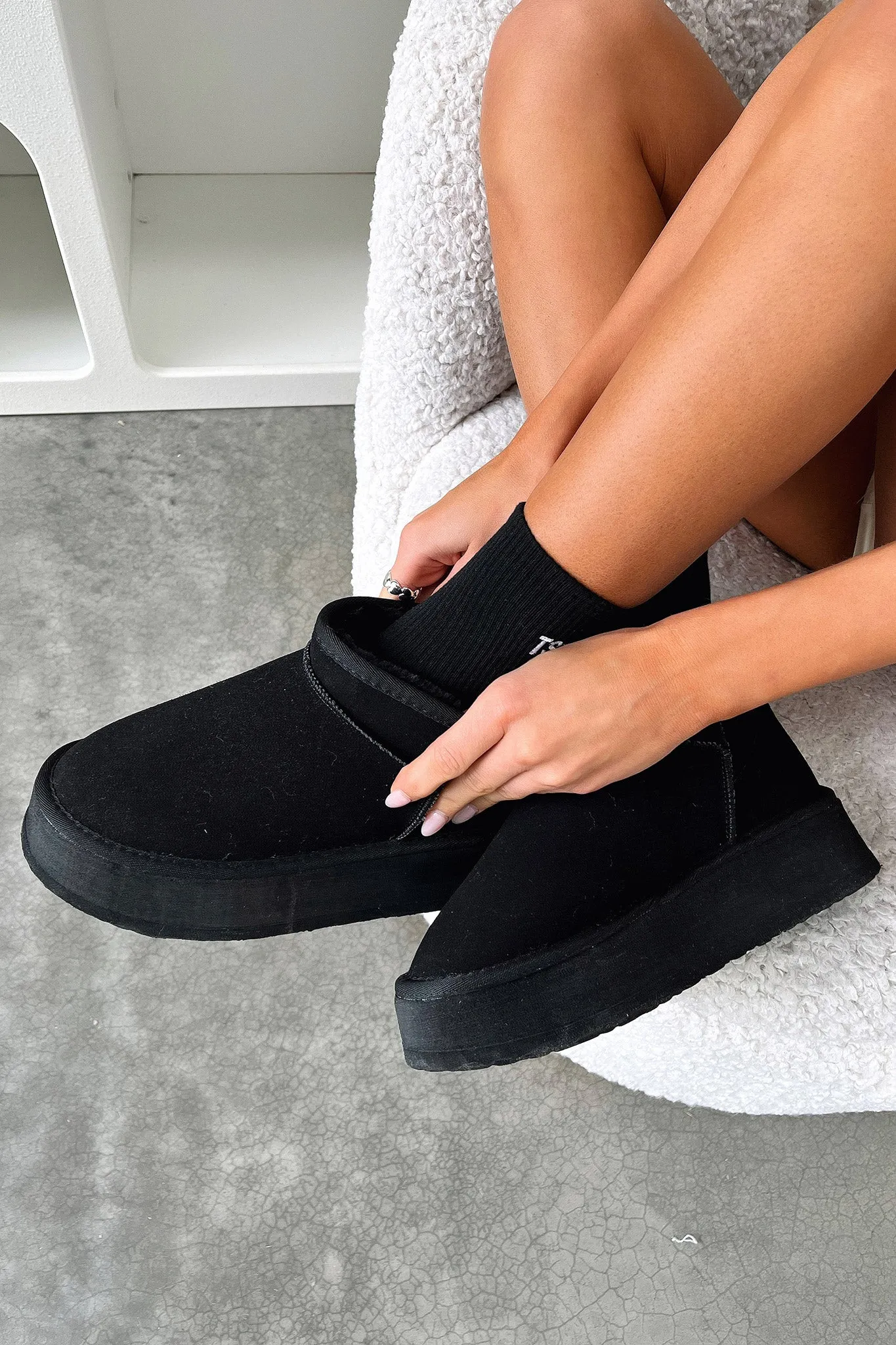 Eesha Platform Boots - Black personal style