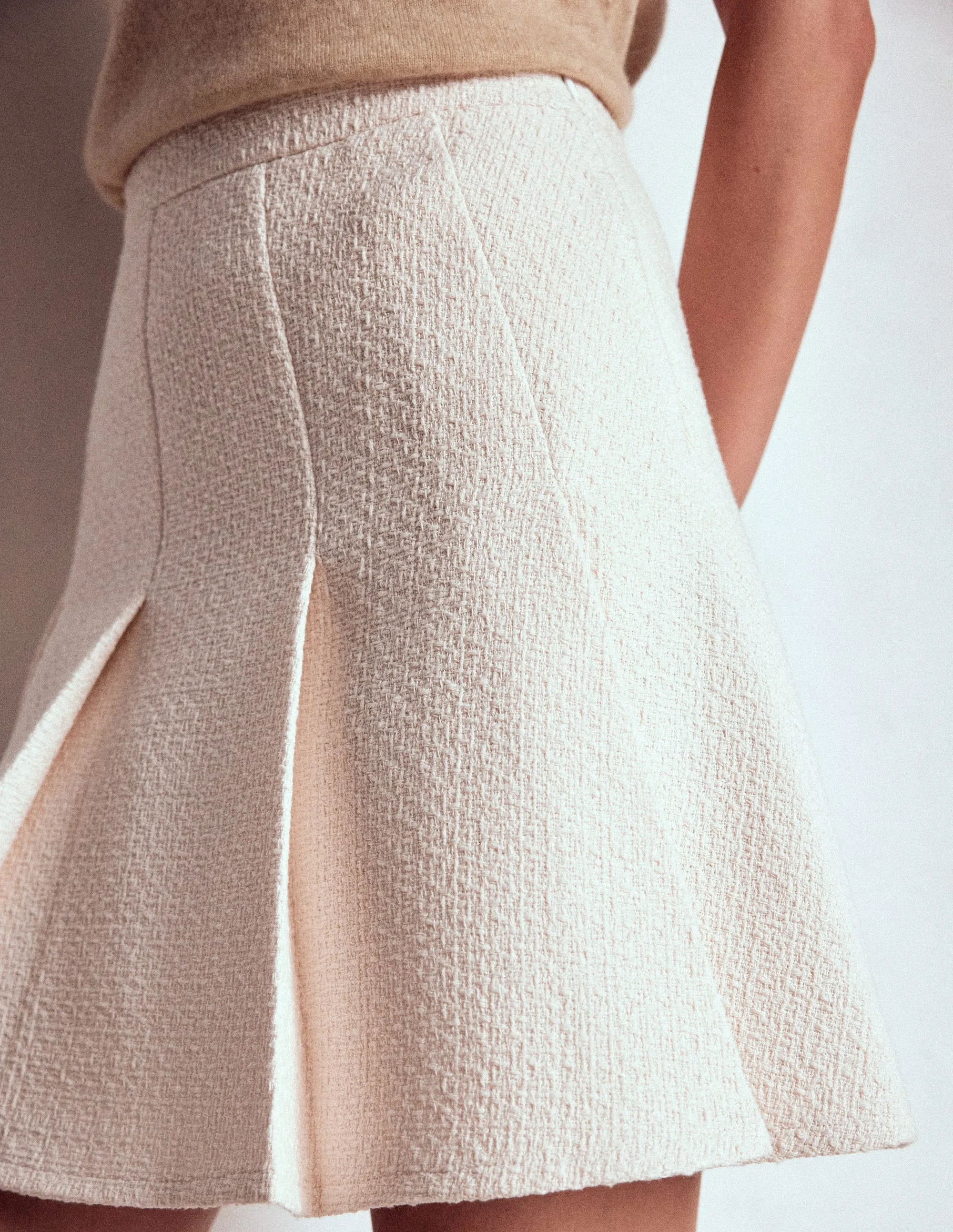 Flippy Textured Skirt-White fresh simple