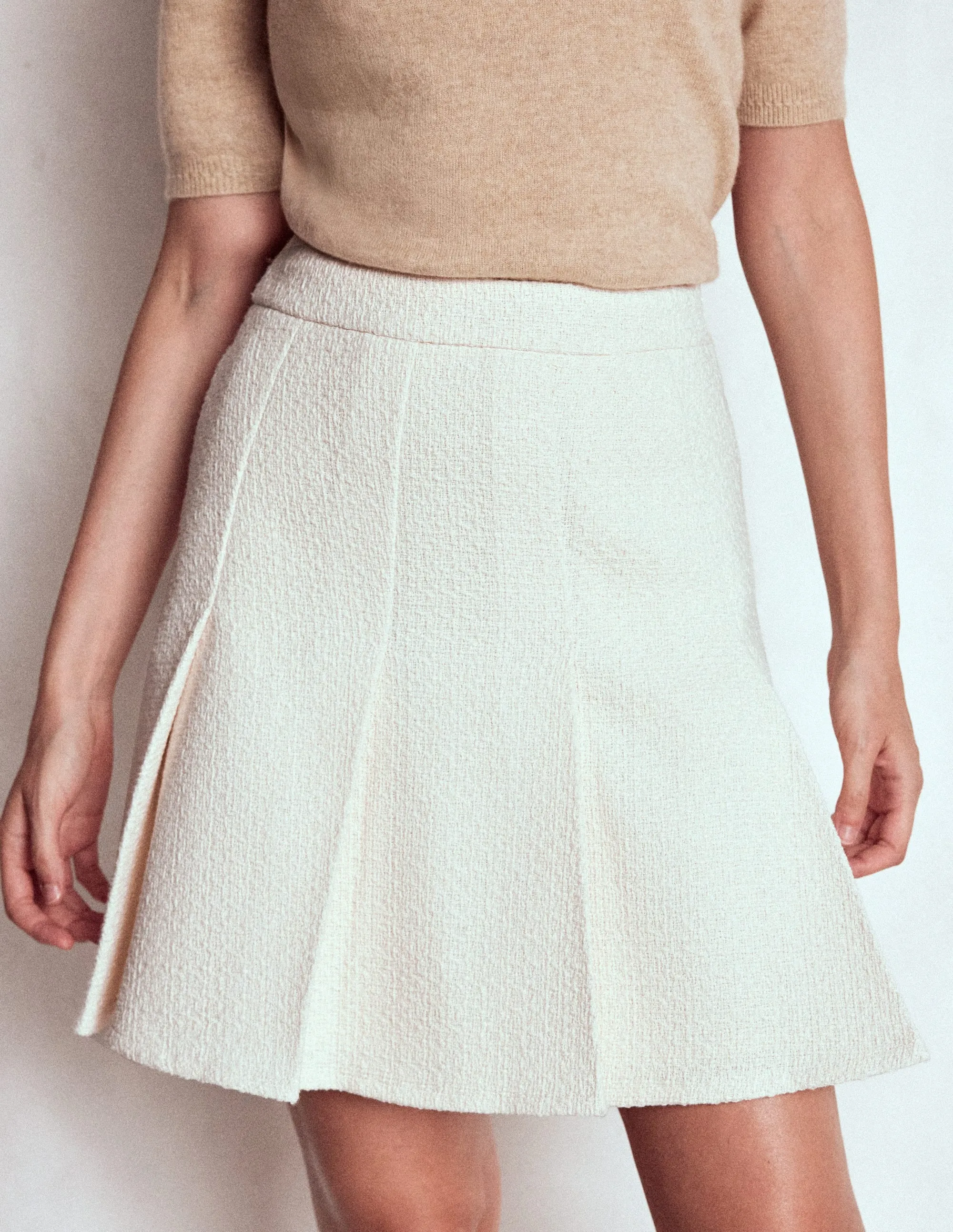 Flippy Textured Skirt-White multi-use