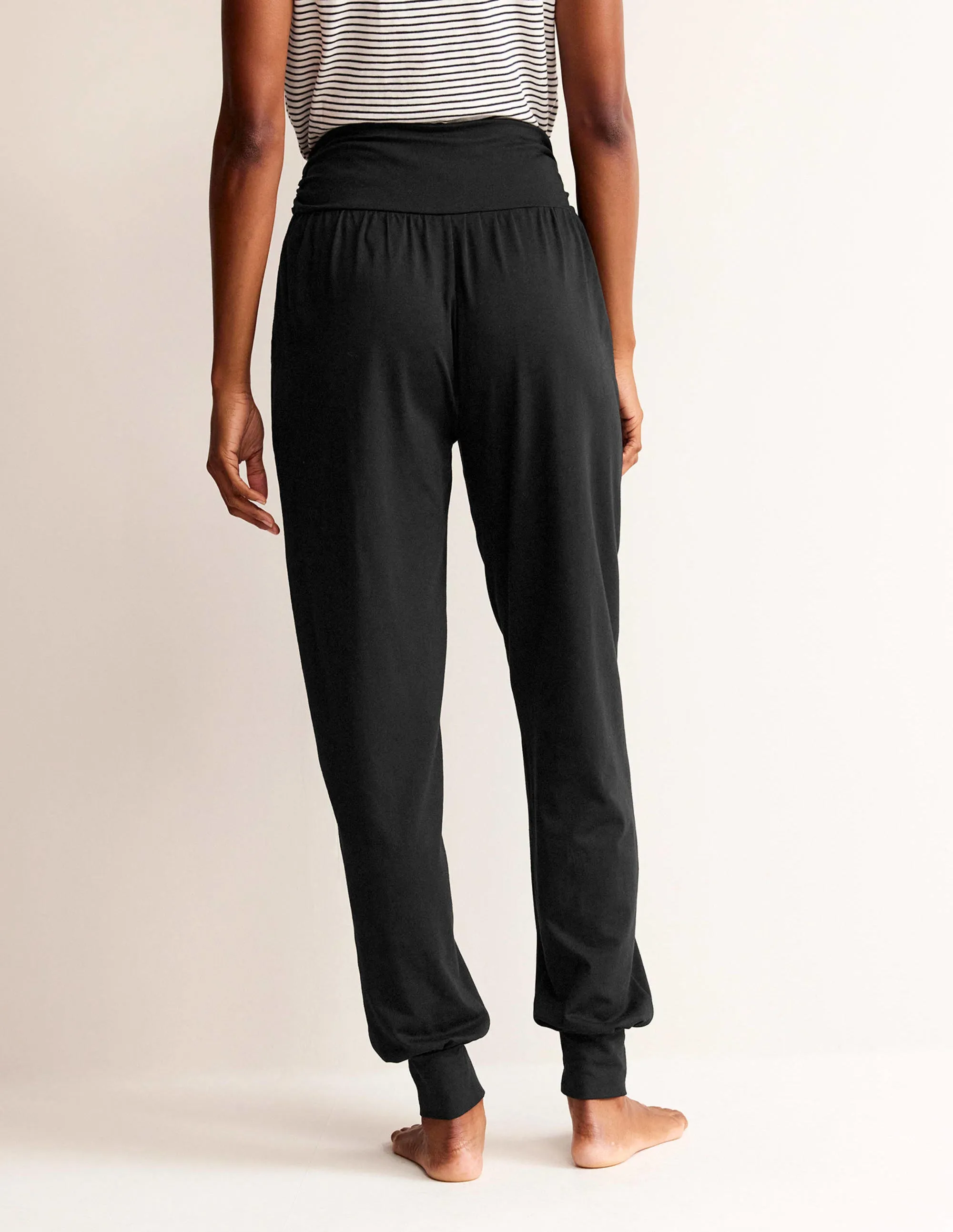 Hareem Jersey Joggers-Black practical design