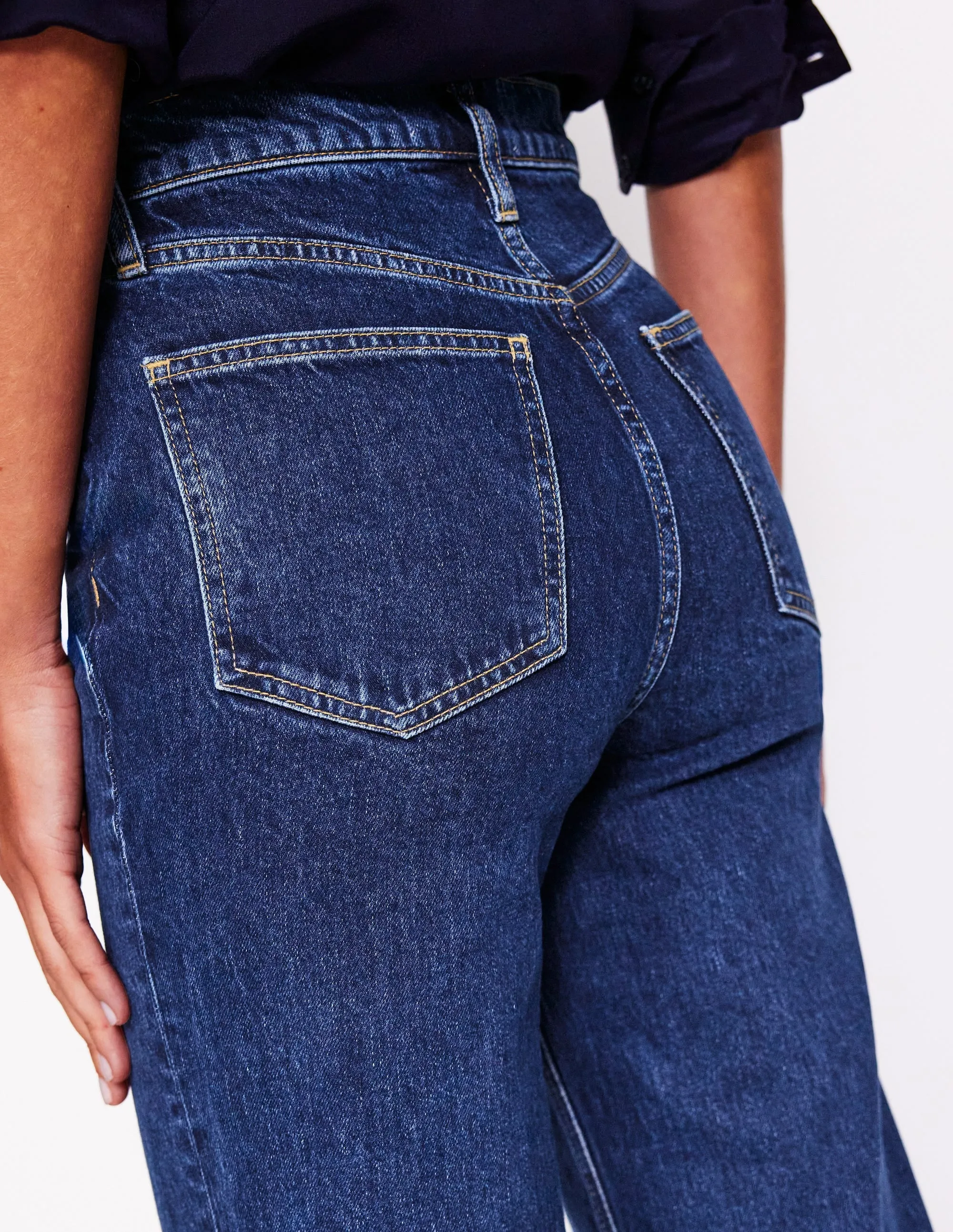 High Rise Column Leg Jeans-Dark Vintage fashion look