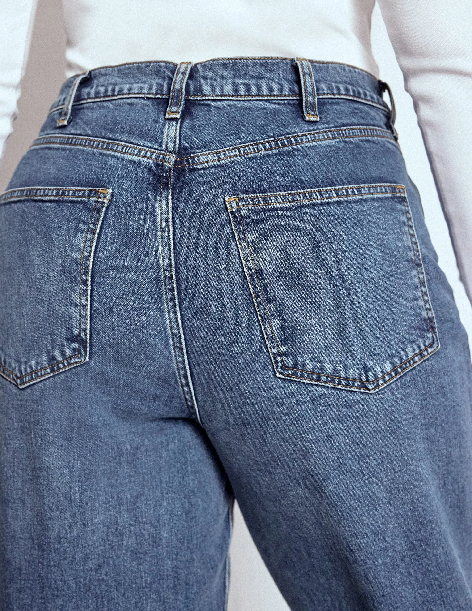 High Rise Column Leg Jeans-Mid Vintage sports event