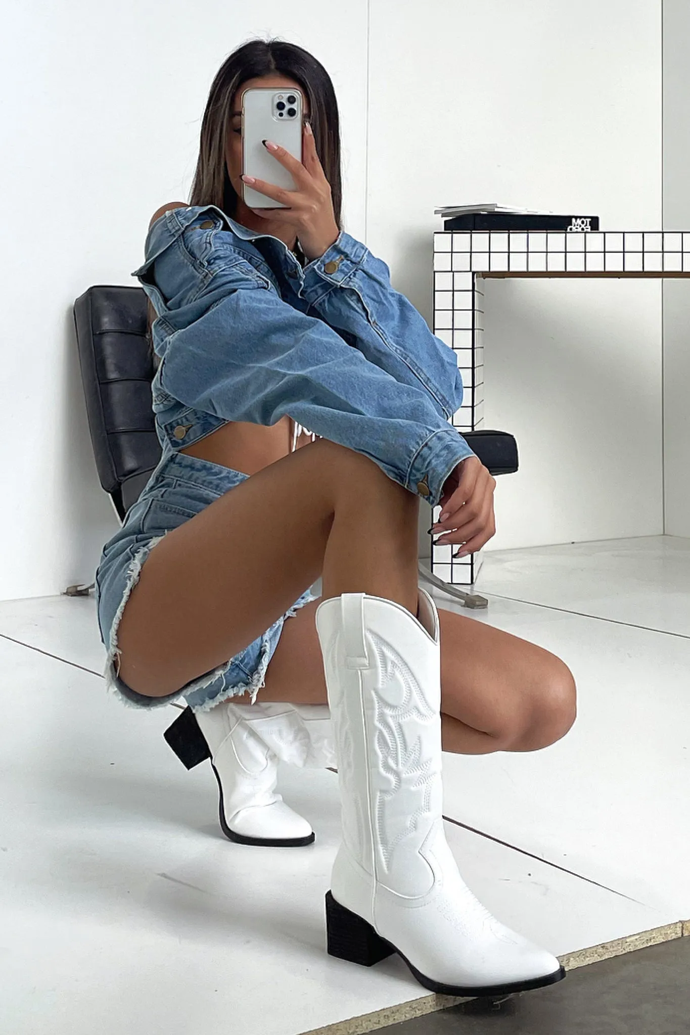 Jagger Cowboy Boots - White cold resistant