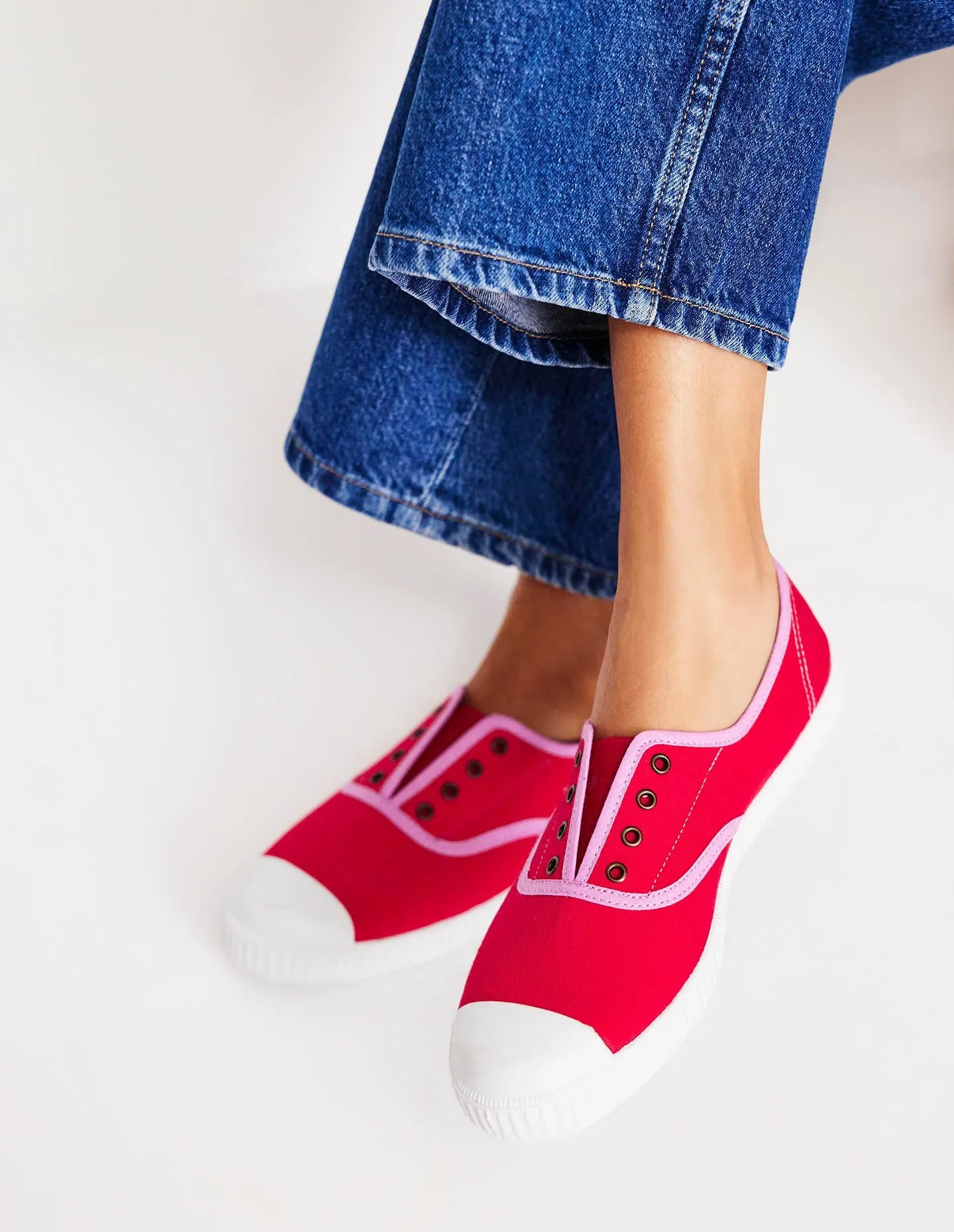 Laceless Canvas Plimsoll-Post Box Red/Soft Pink protection design