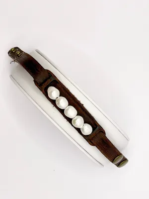 Leather Bracelet with Freshwater Pearls heart motif