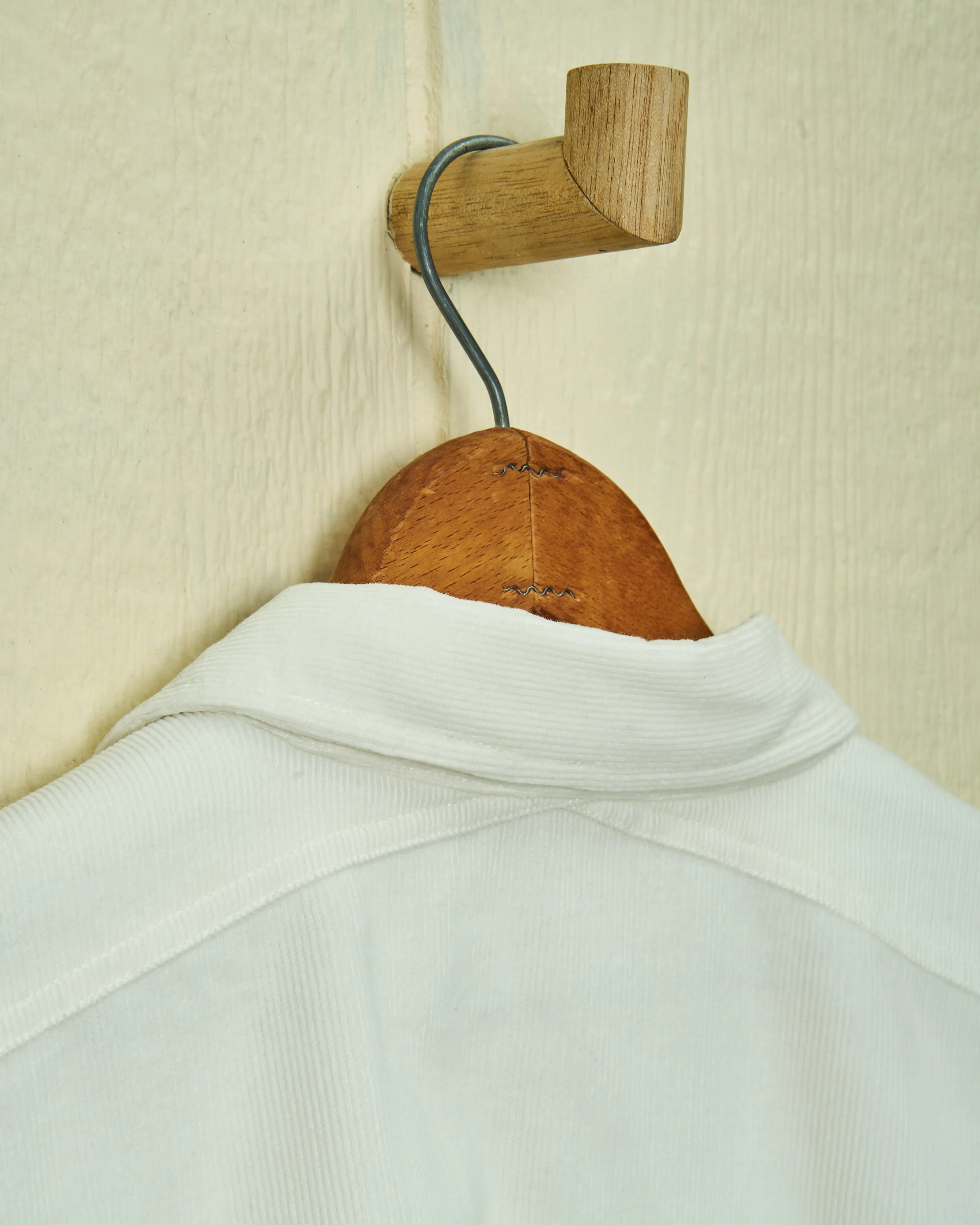 MacArthur Shirt in Off White Corduroy Sleek Ease