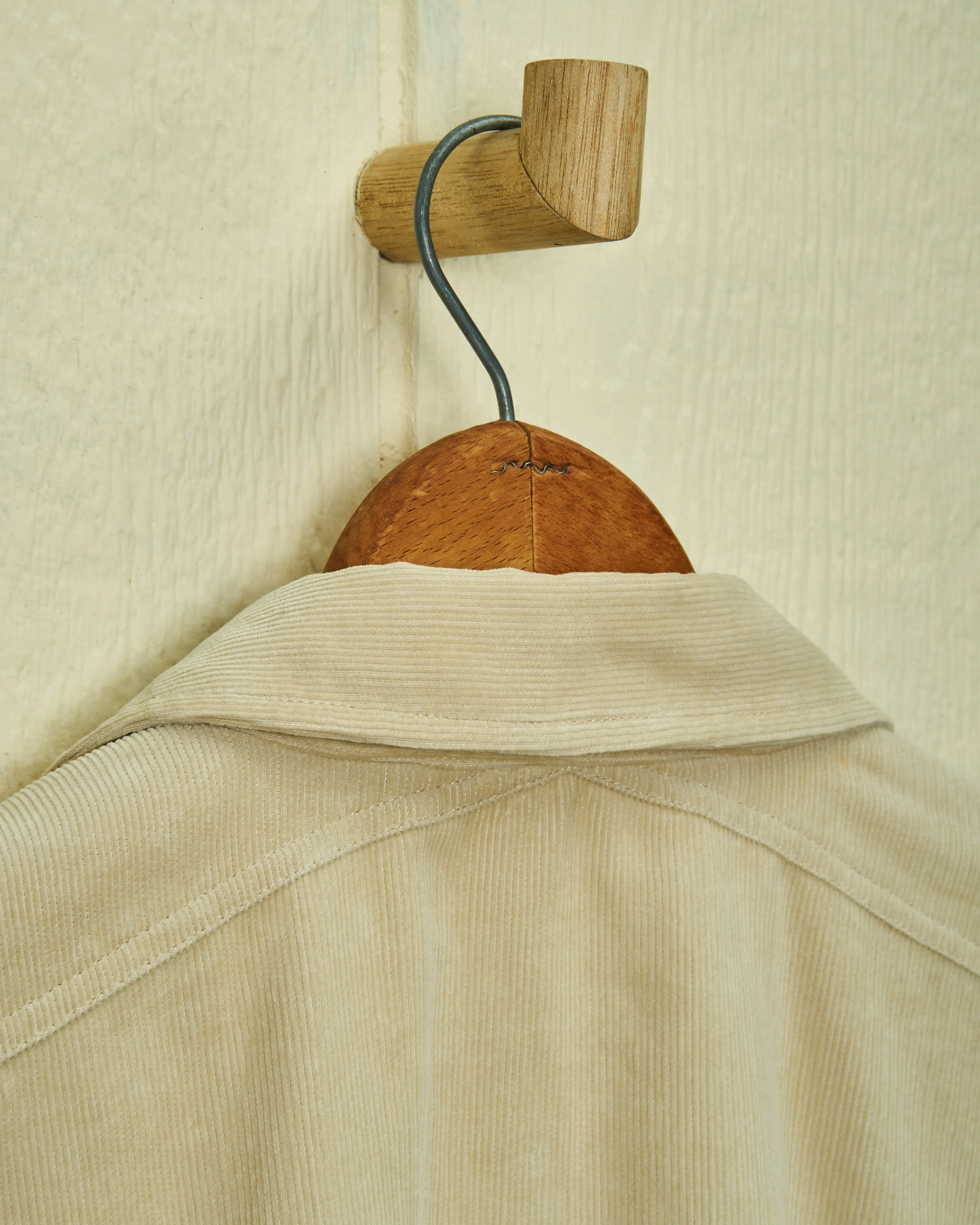 MacArthur Shirt in Sand Corduroy Lift Mood