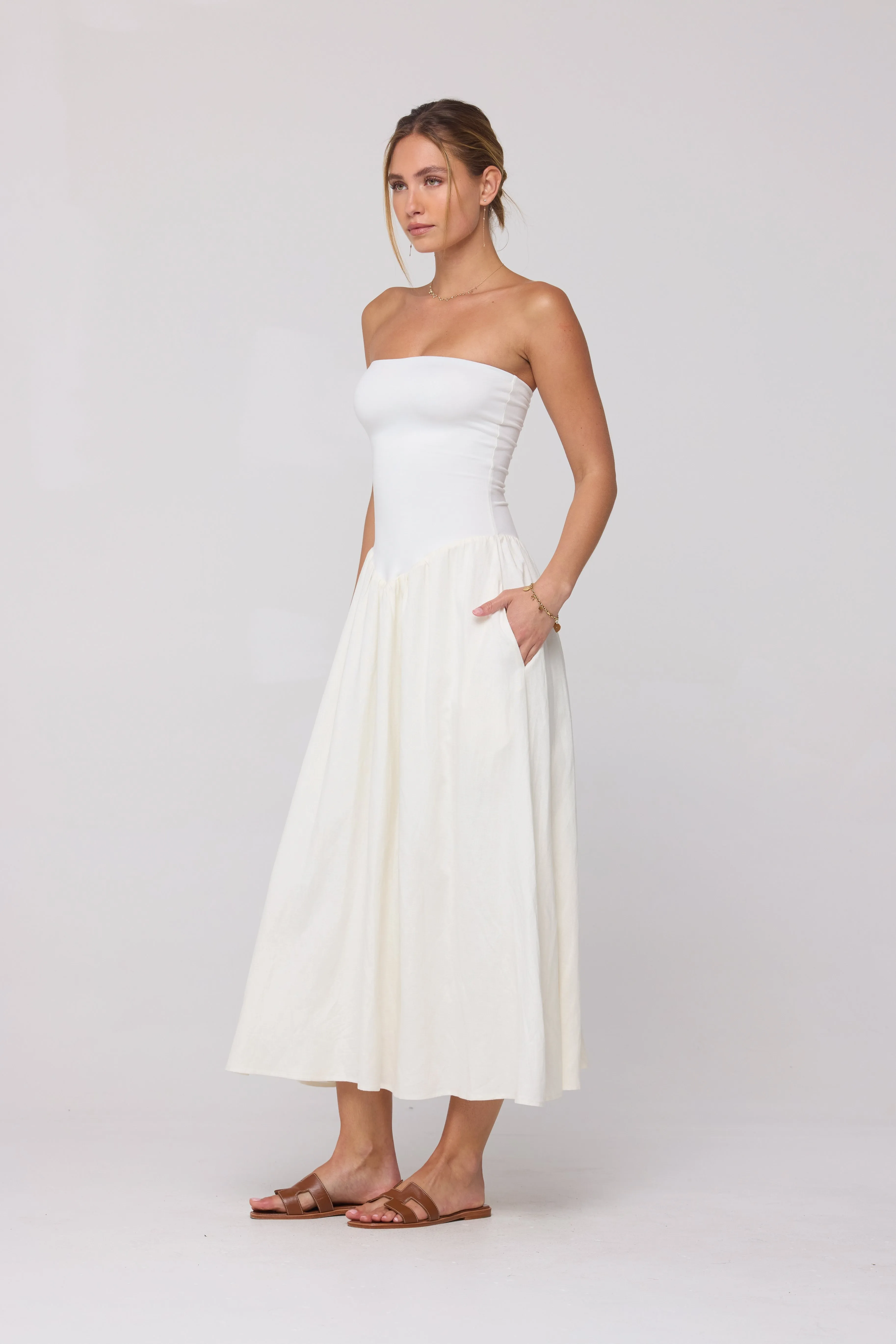 Mackenzie Dress in White Linen romantic feel