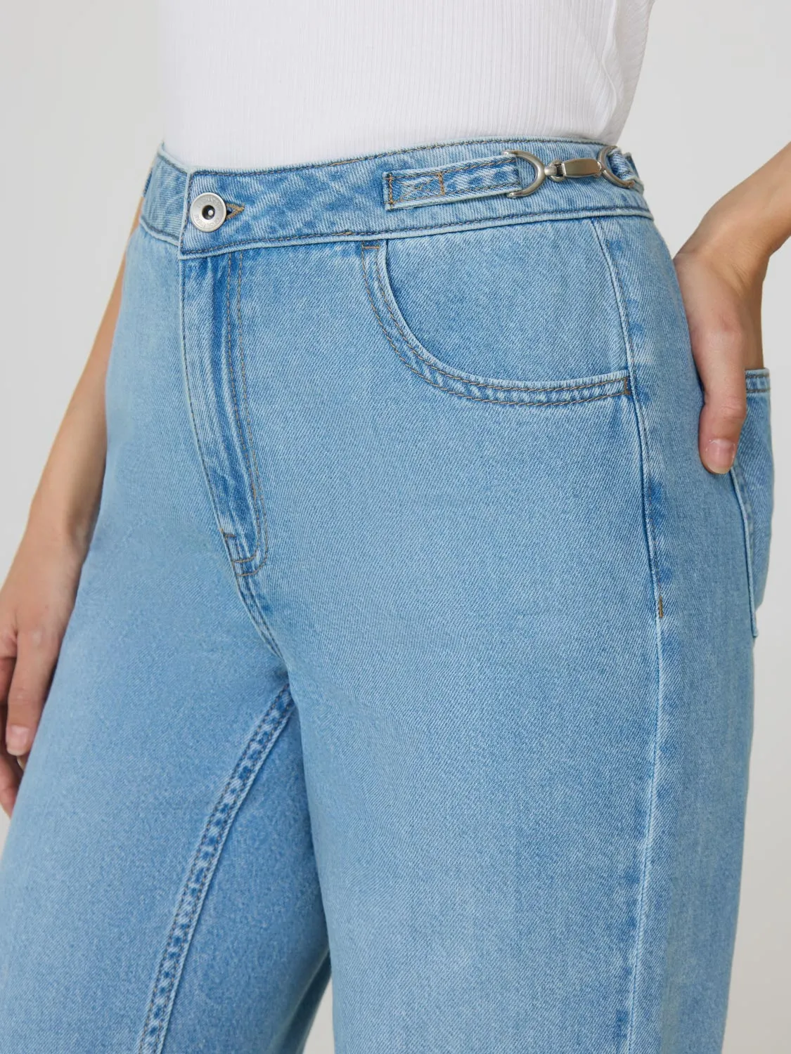 Metal Trim Straight Leg Cotton Jeans trend detail