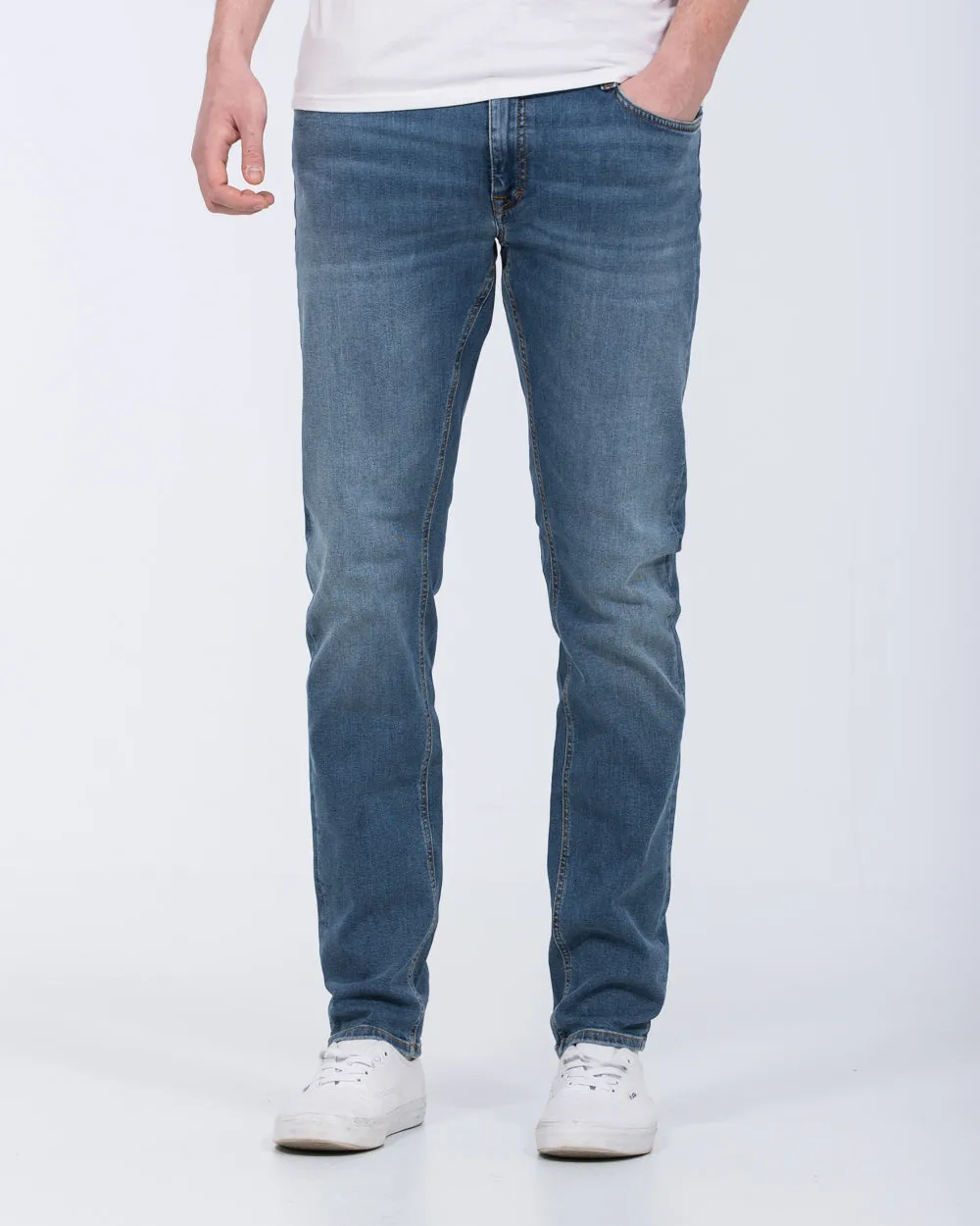Mustang Oregon Slim Fit Tall Jeans (denim wash) vibrant look