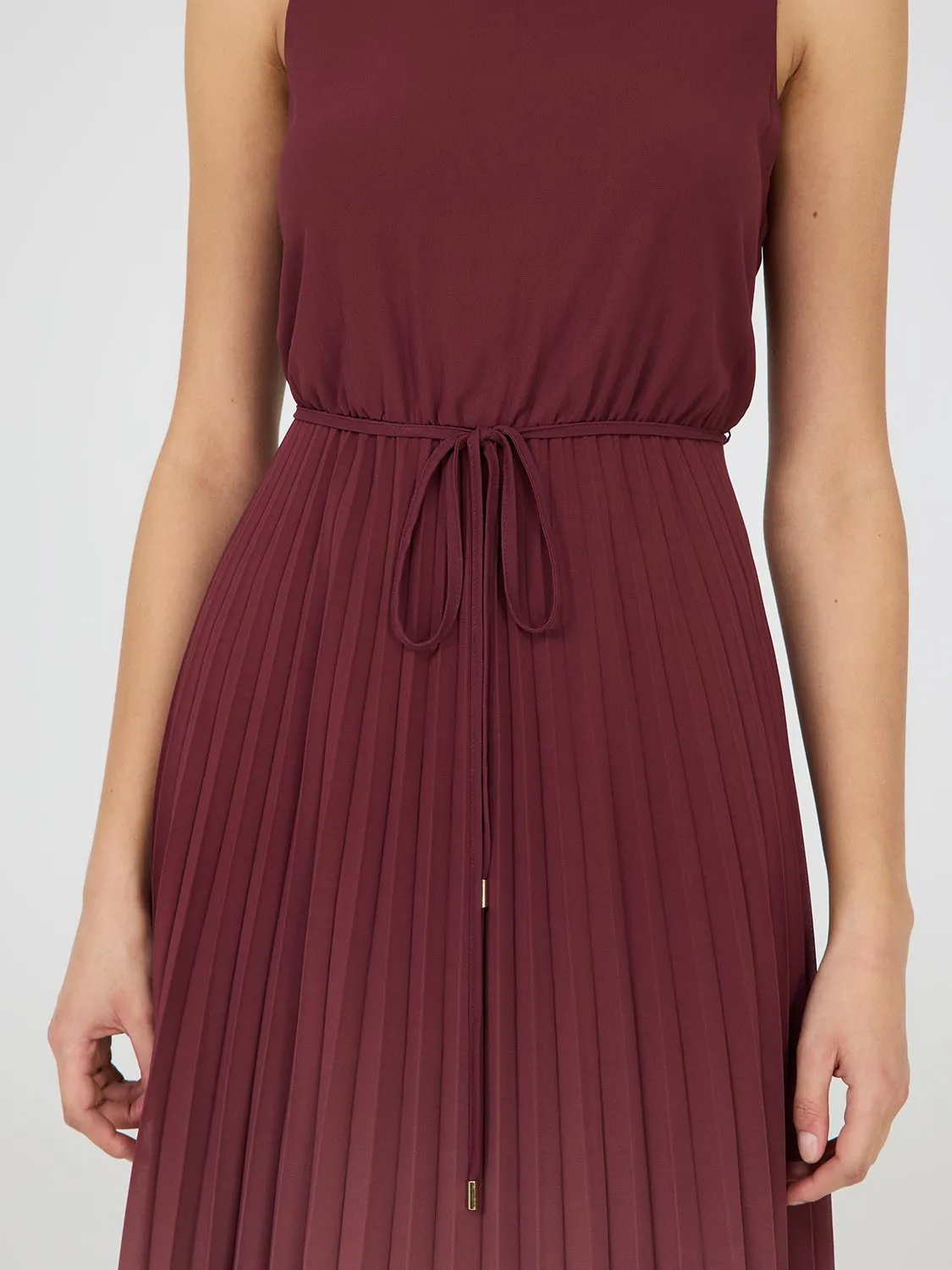 Ombre Mock Neck Pleated Midi Dress easy wash