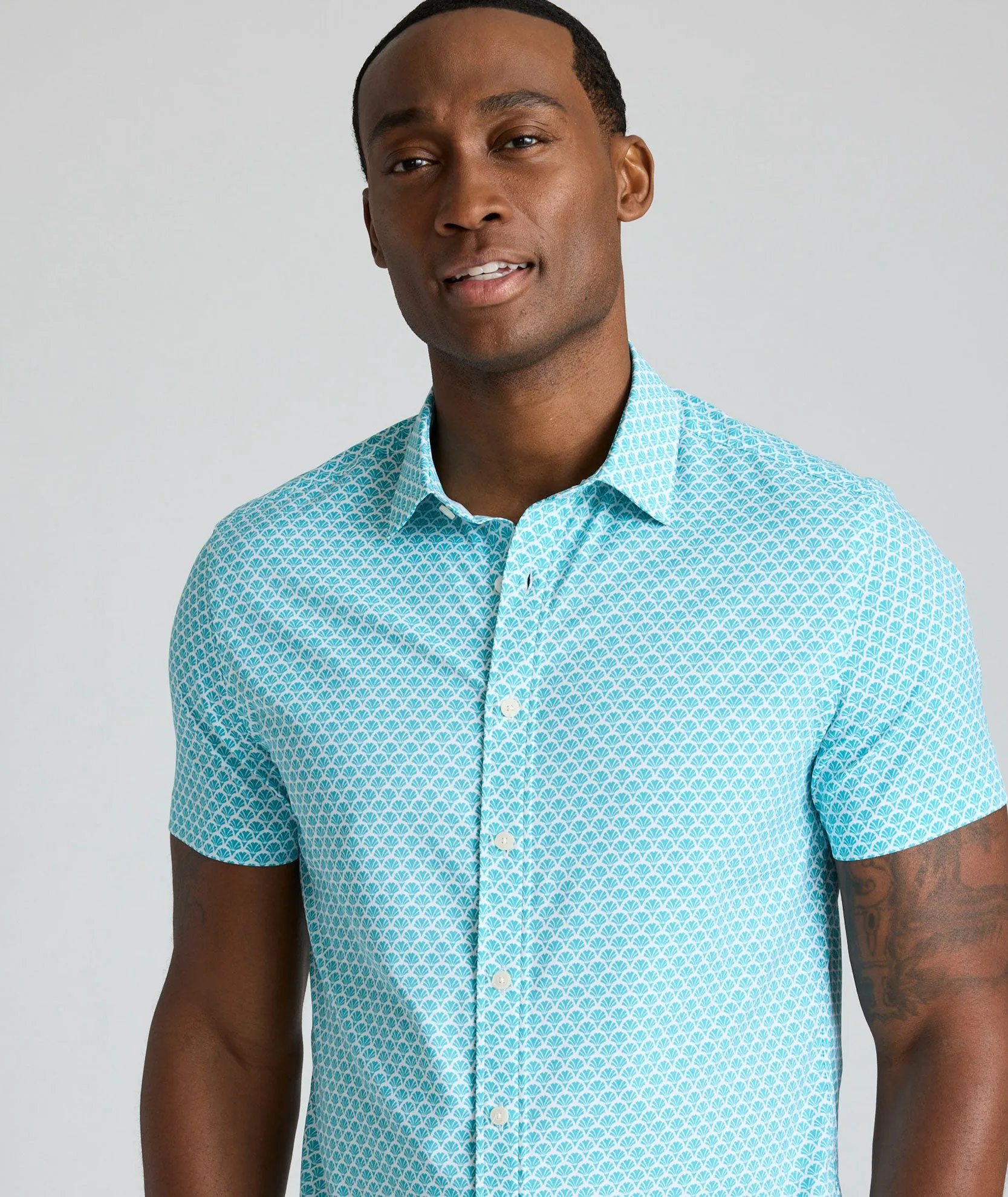 Performance Short-Sleeve Shirt Minimal Look