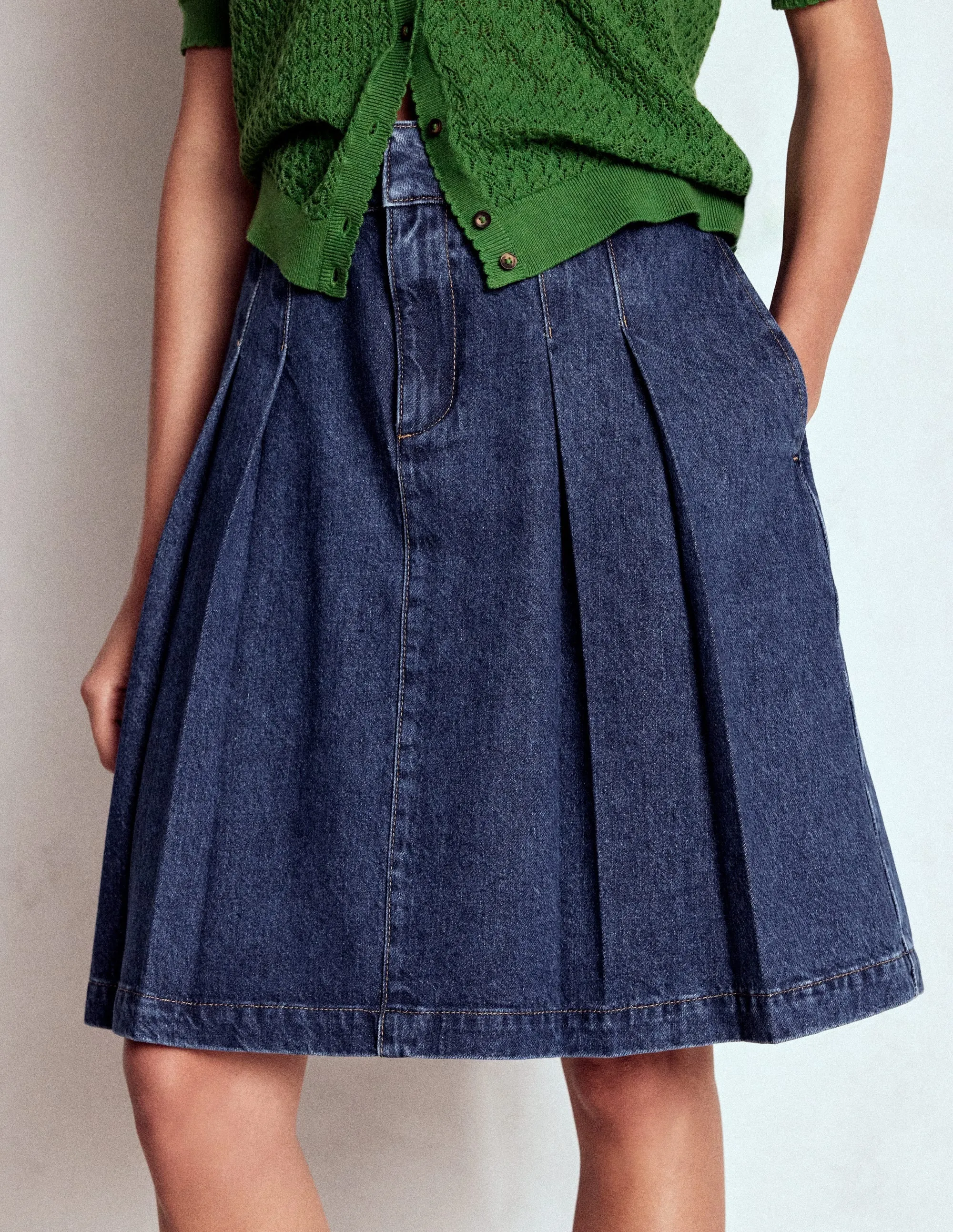 Pleated Denim Skirt-Mid Wash elegant lady