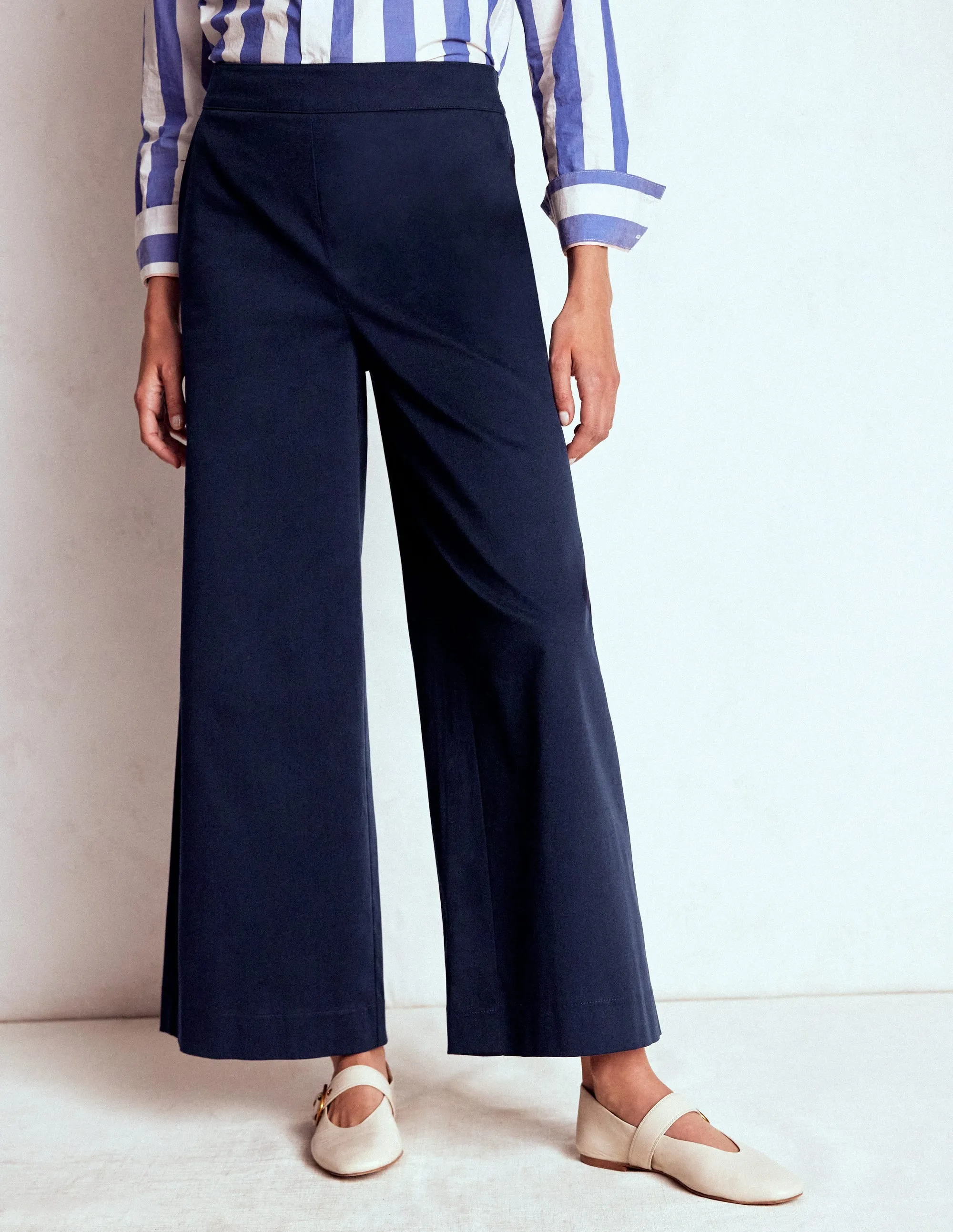 Pull-on Cropped Trousers-Navy odor control