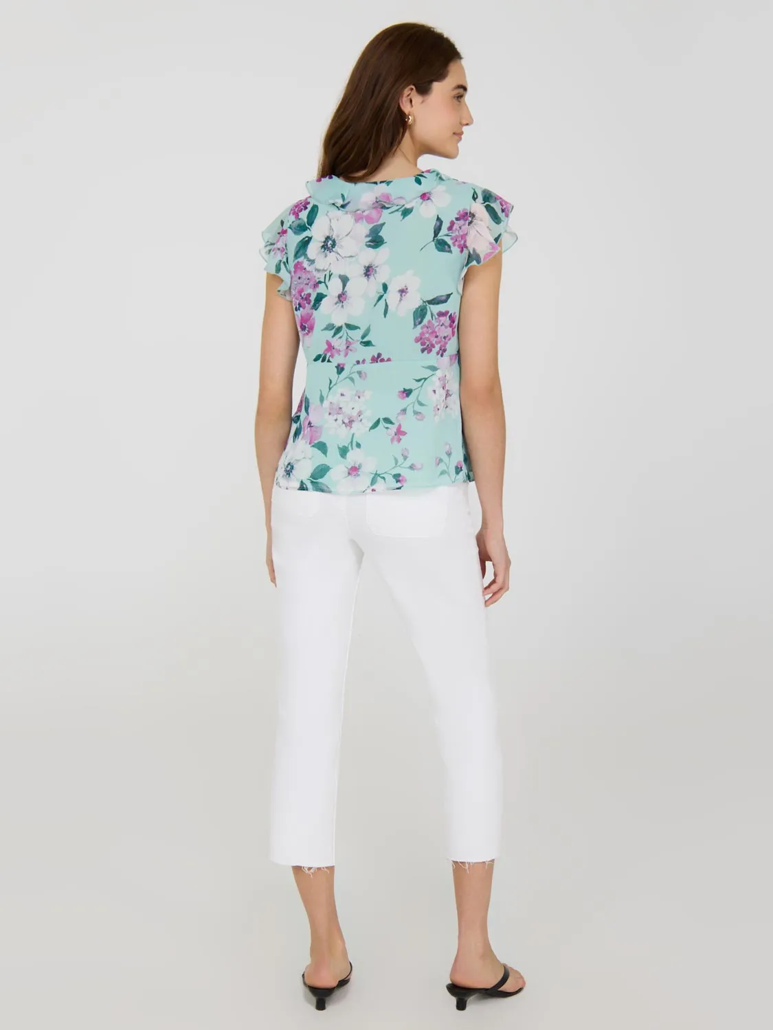 Ruffle V-Neck Floral Top Basic Fit