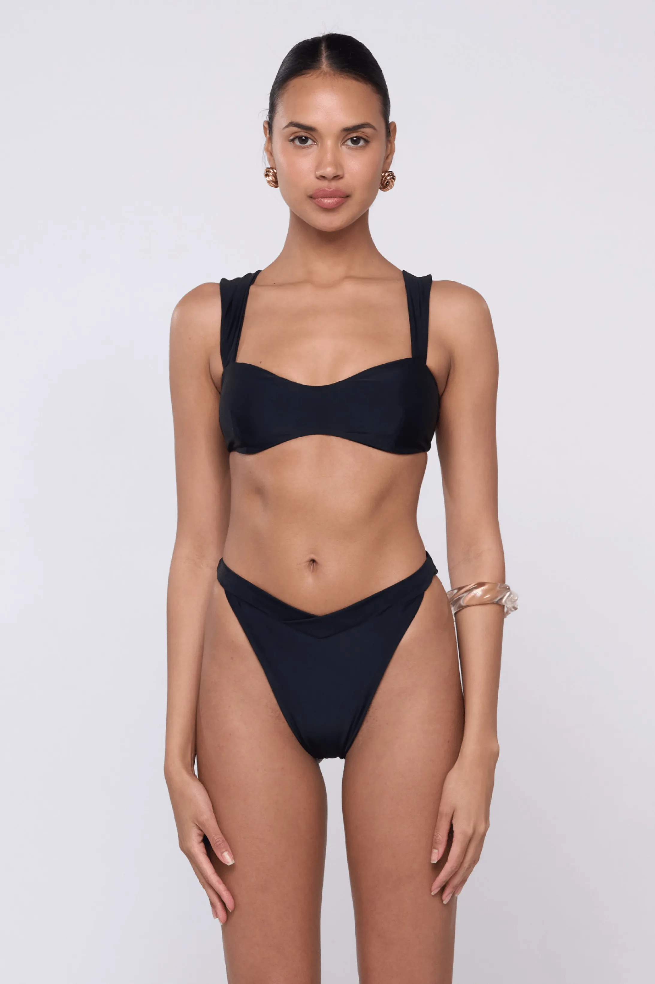 Selma Bikini Top in Black easy style