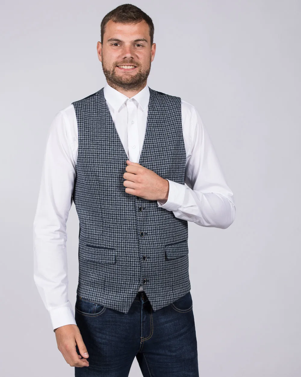 Skopes Gillis Slim Fit Tall Waistcoat (navy/grey check) urban vibe