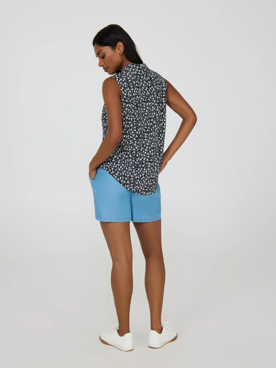 Sleeveless Floral Print Button-Front Blouse mood wear