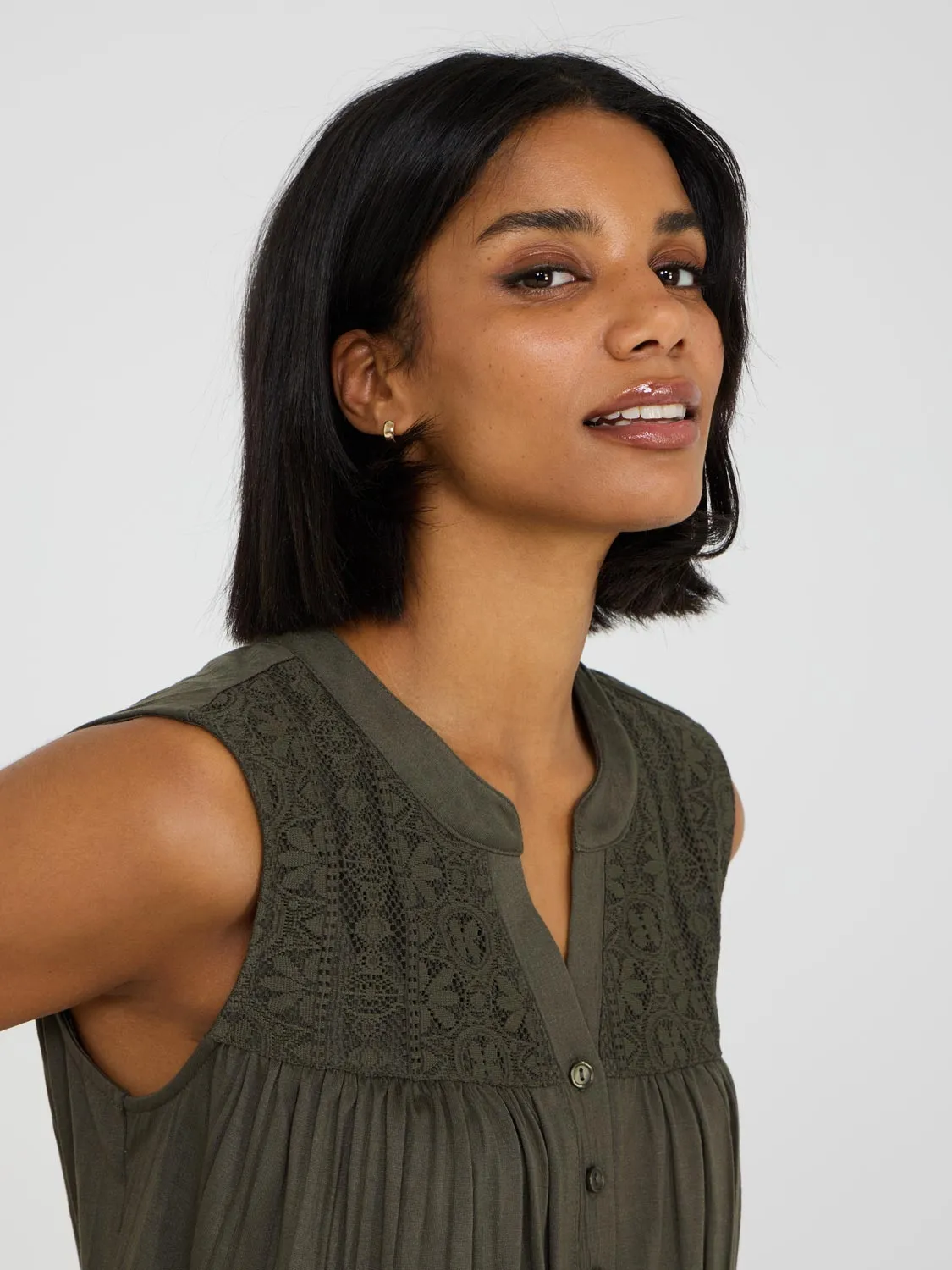 Sleeveless Henley Top With Lace Details slim mood