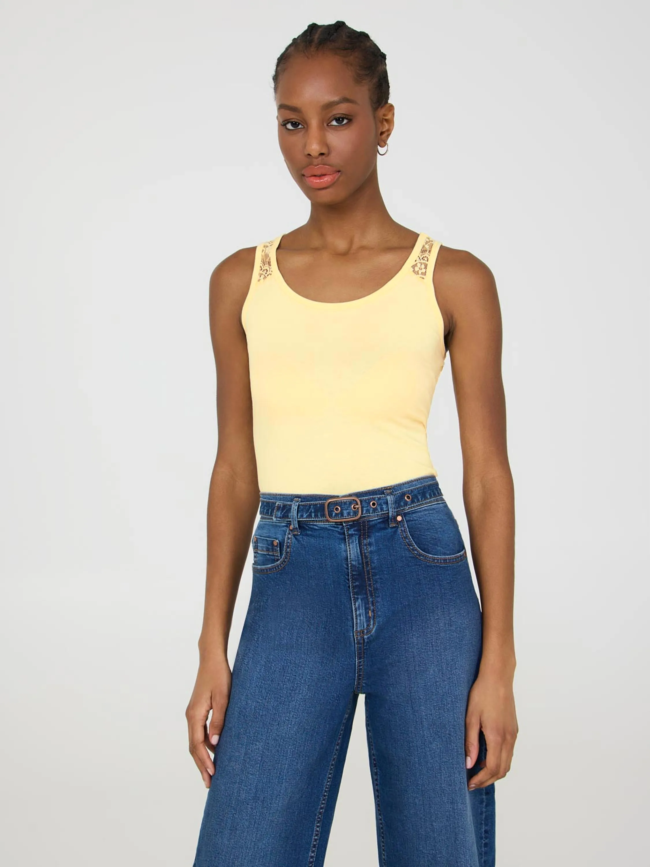 Sleeveless Lace Top freedom fit