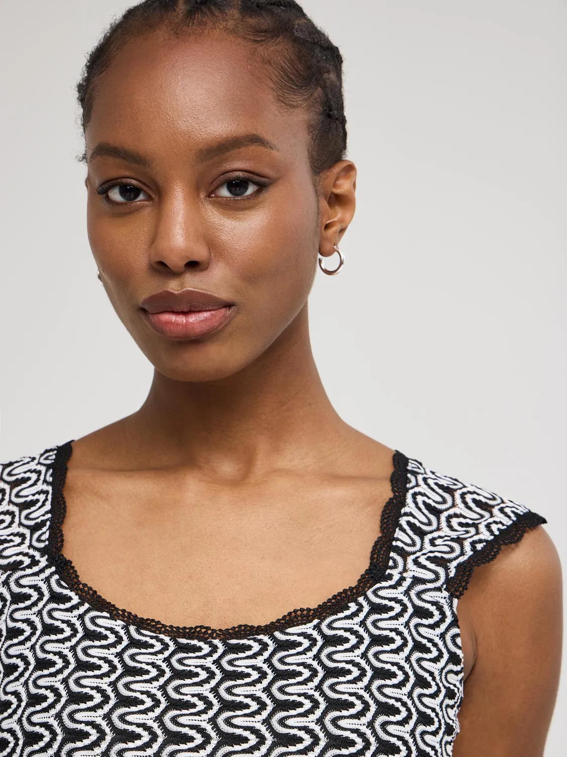 Sleeveless Zig-Zag Crochet Top classic edge