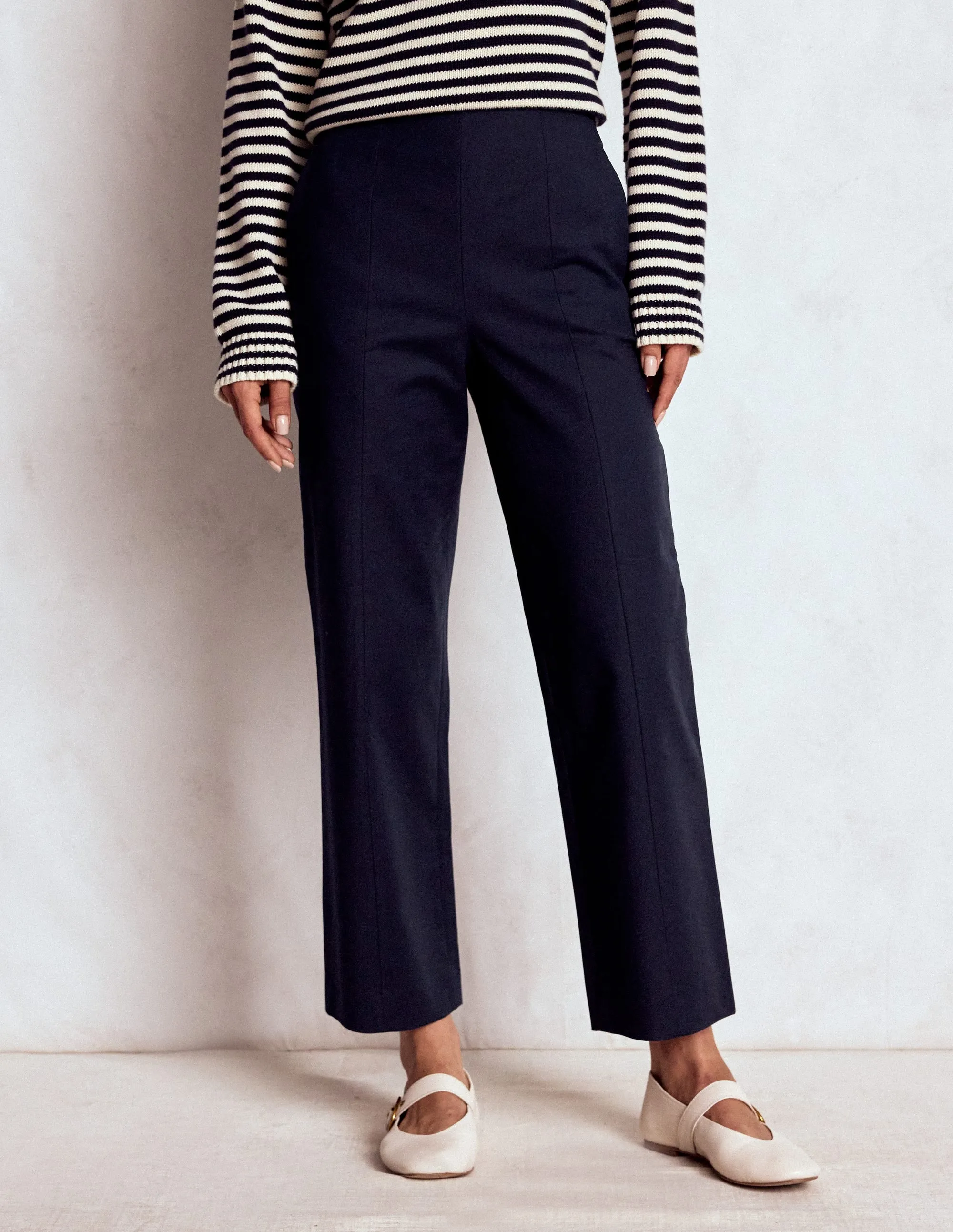 Smart 7/8 Trousers-Navy relaxed silhouette