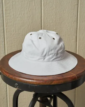 Standard Sailing Hat in White city breeze