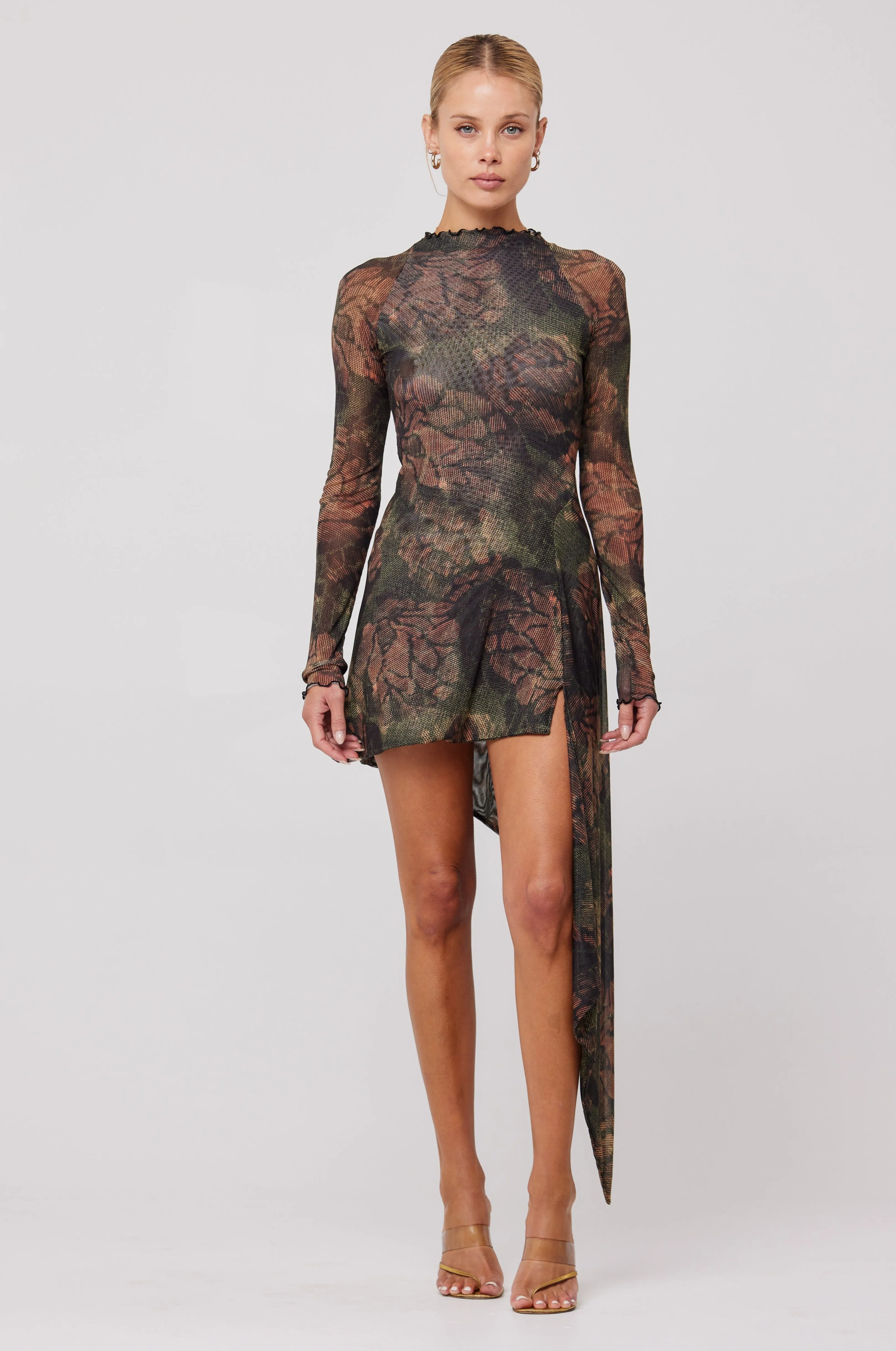 Suzanne Mini in Autumn minimal grace
