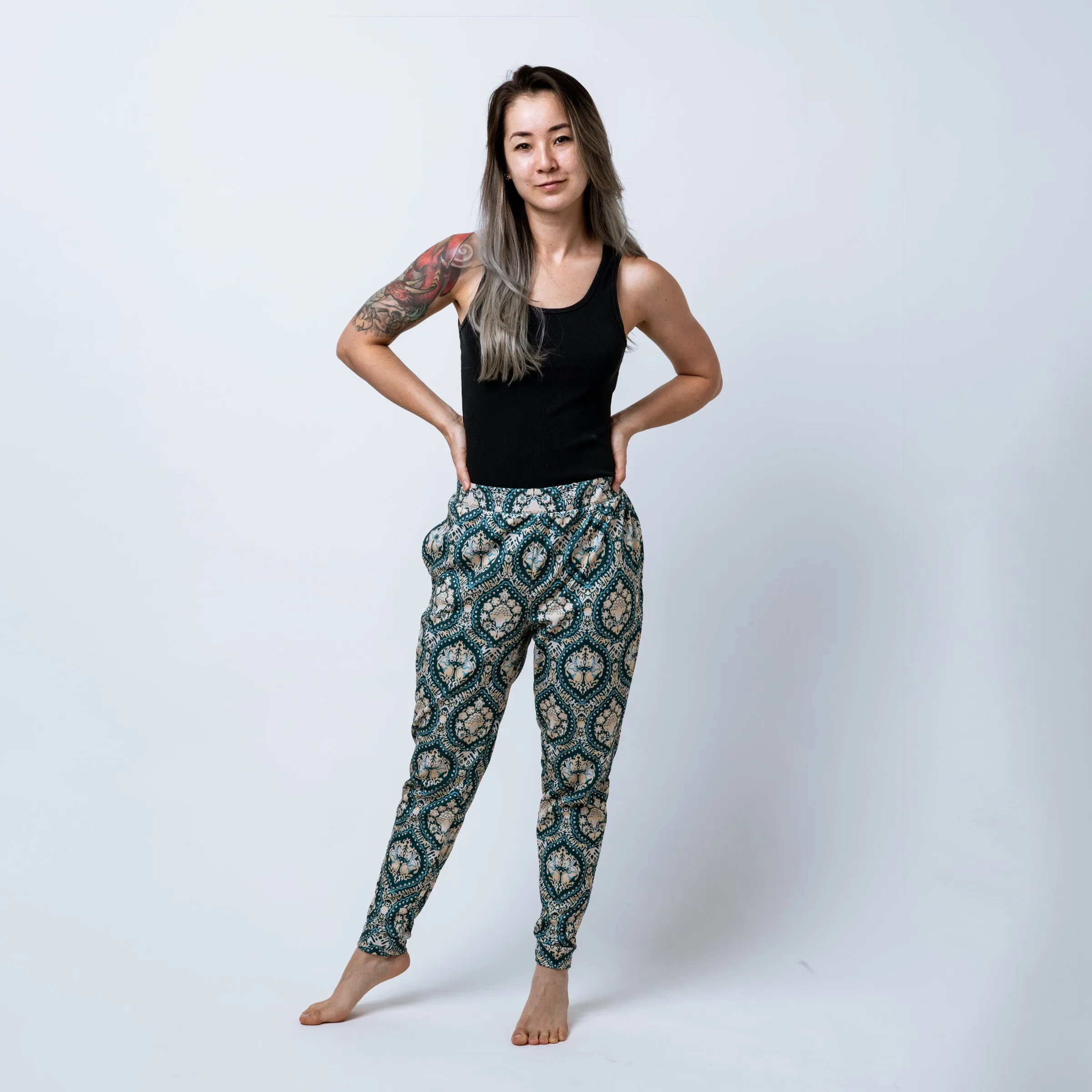 The Altstadt Joggers elastic design