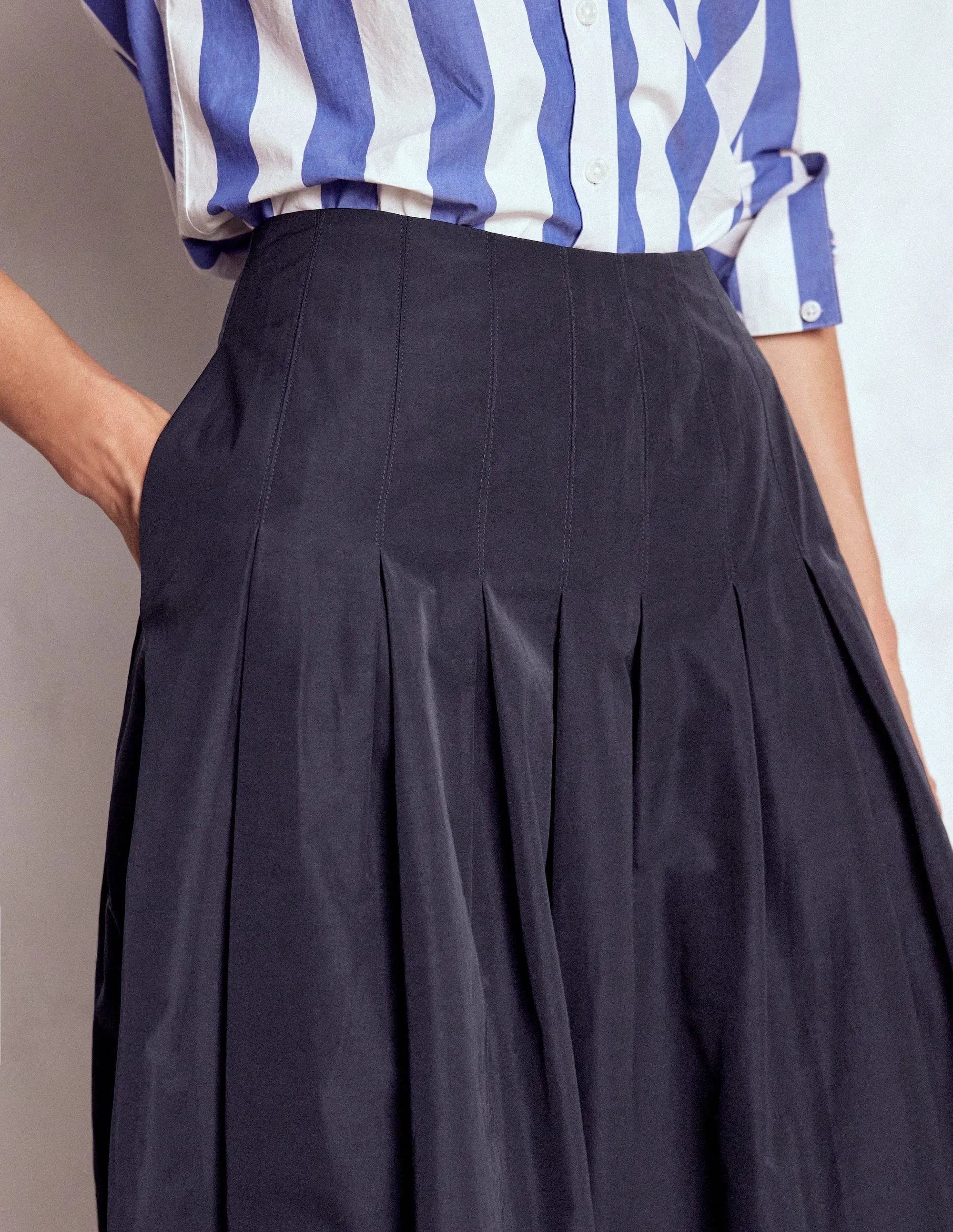 Valentina Taffeta Midi Skirt-Navy refined life