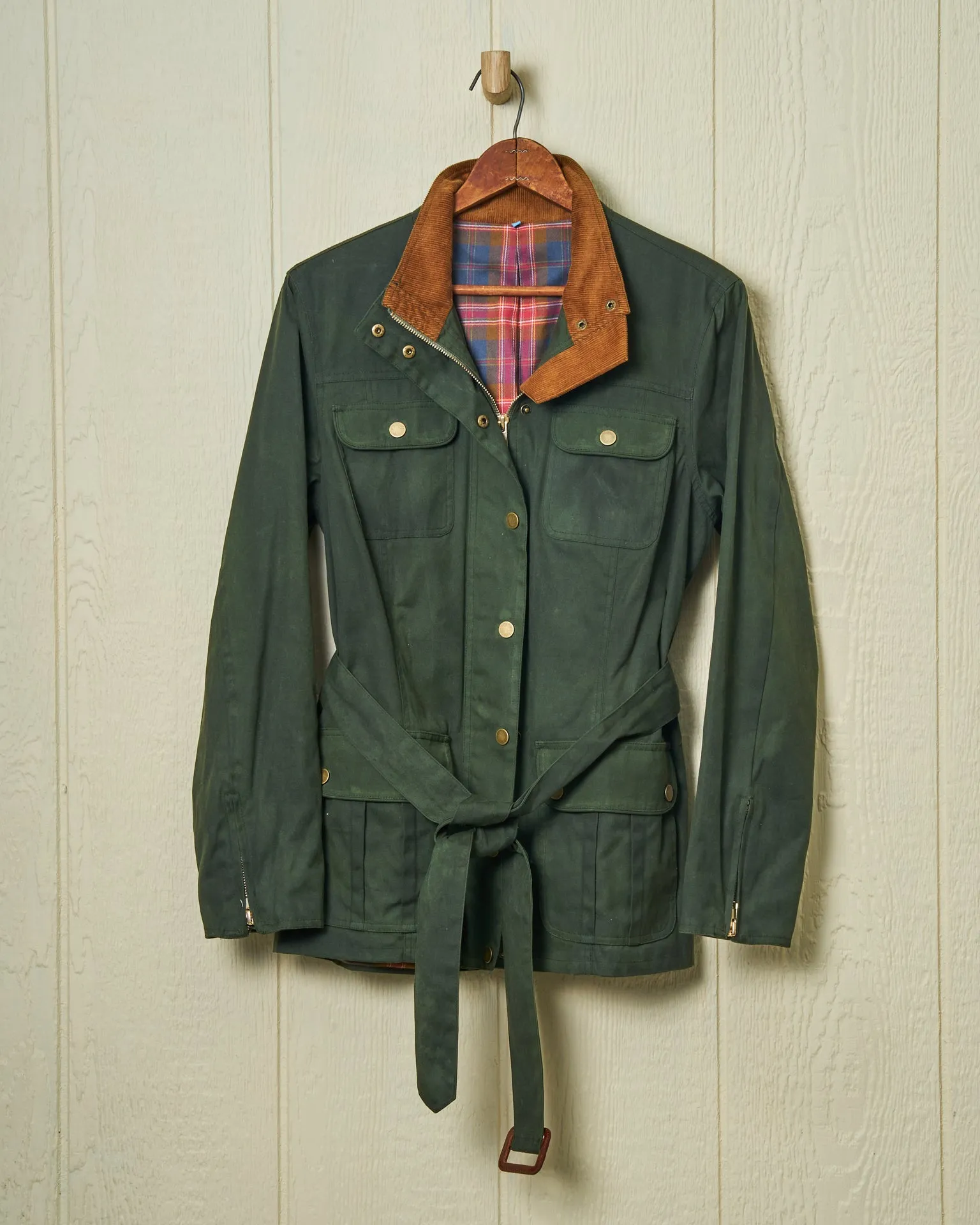 Womens Aberdeen Jacket in Olive Waxed Canvas mountain trail fit